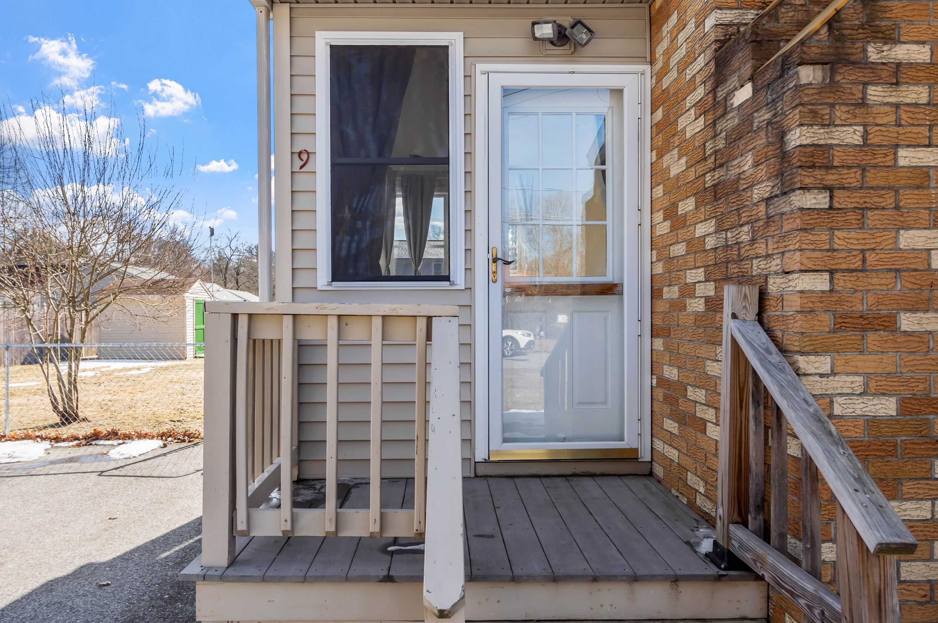 9 Olive Ave, Salem NH  03079-2329 exterior