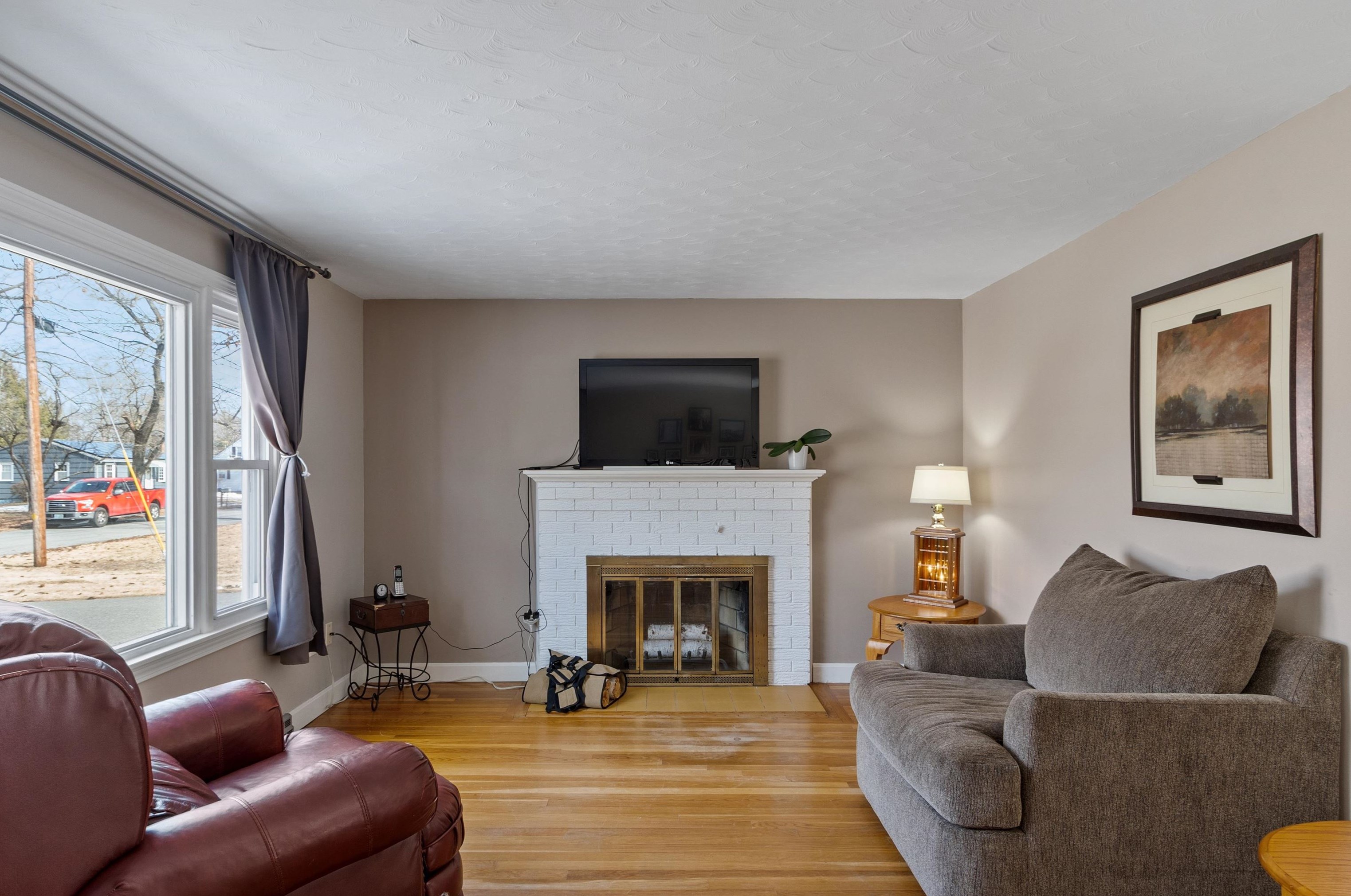9 Olive Ave, Salem NH  03079-2329 exterior
