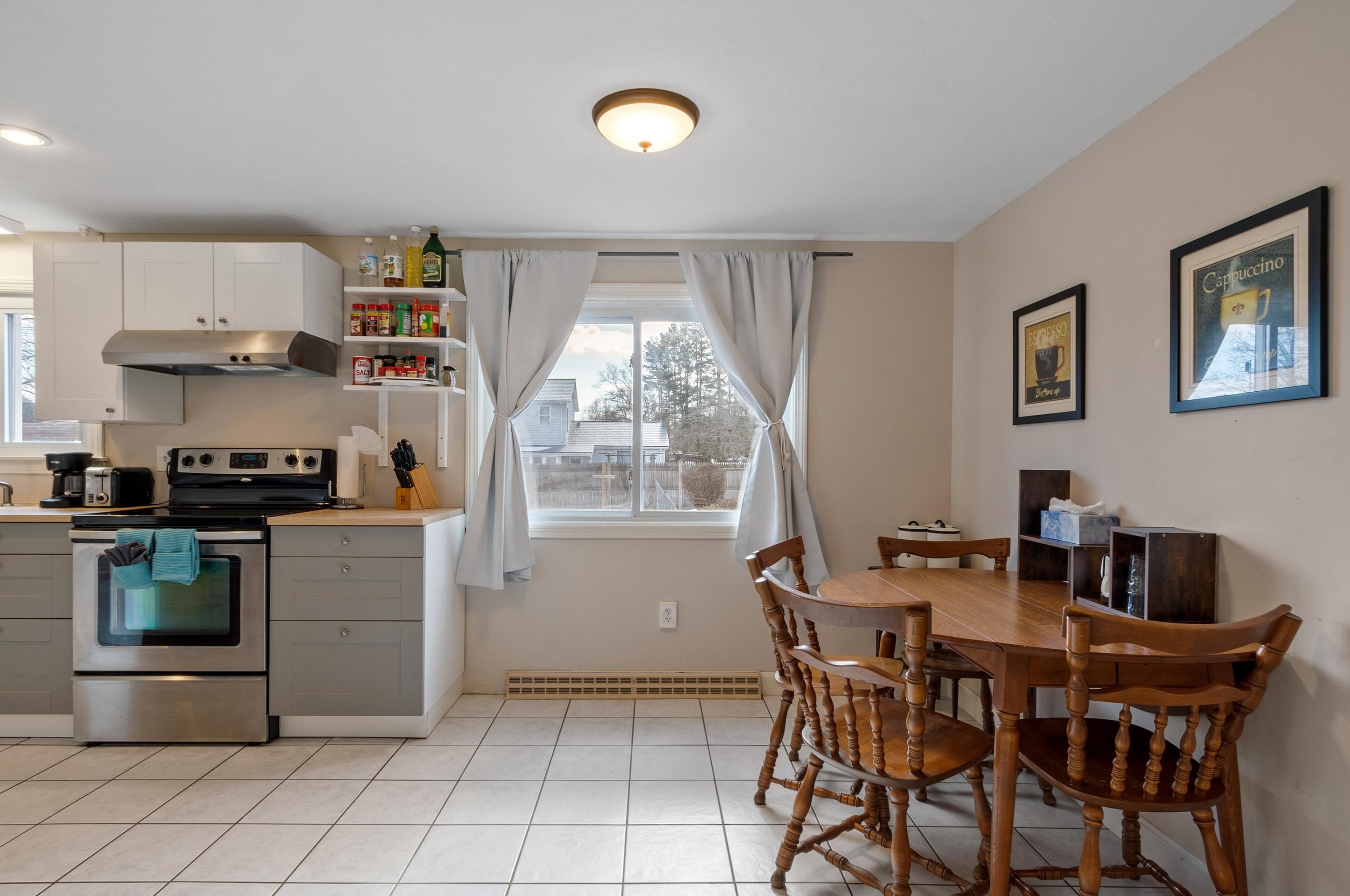 9 Olive Ave, Salem NH  03079-2329 exterior