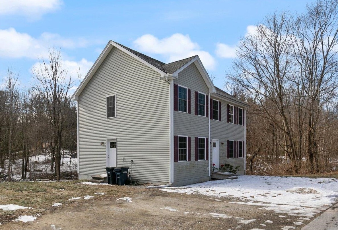 79 Colby Rd, Danville NH  03819-5115 exterior