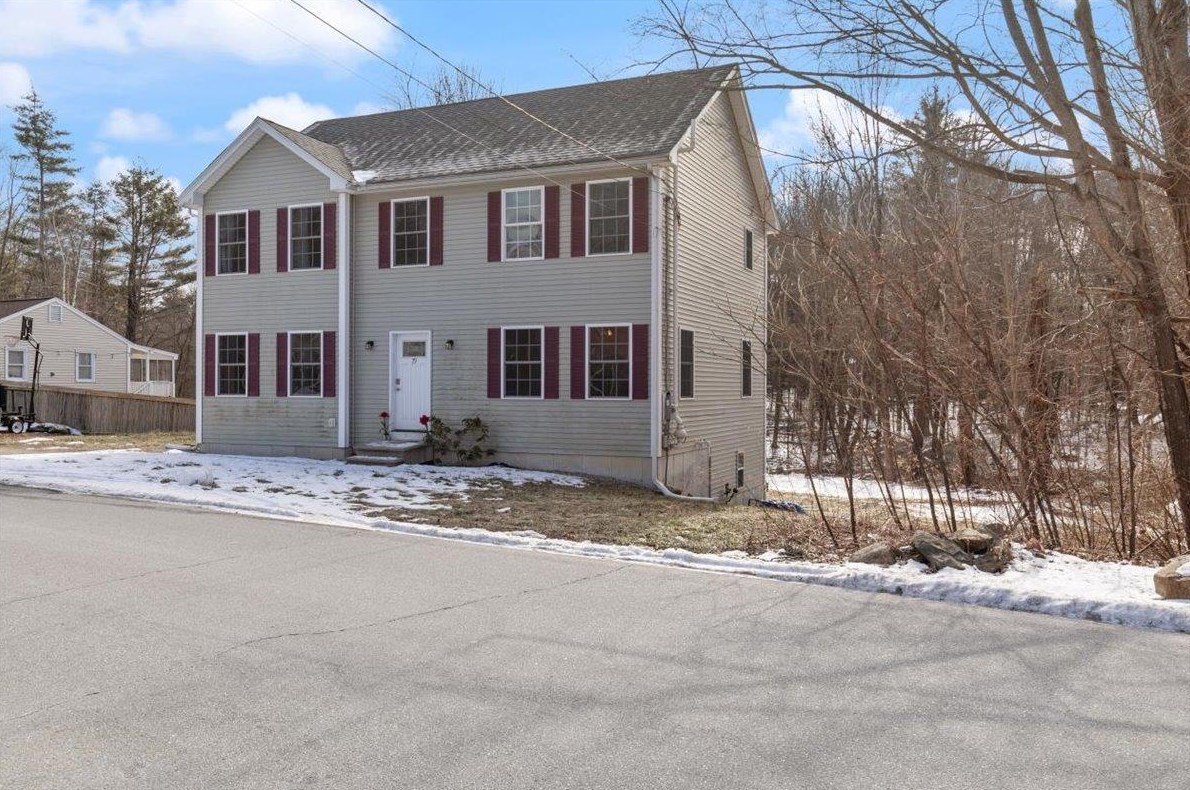 79 Colby Rd, Danville NH  03819-5115 exterior