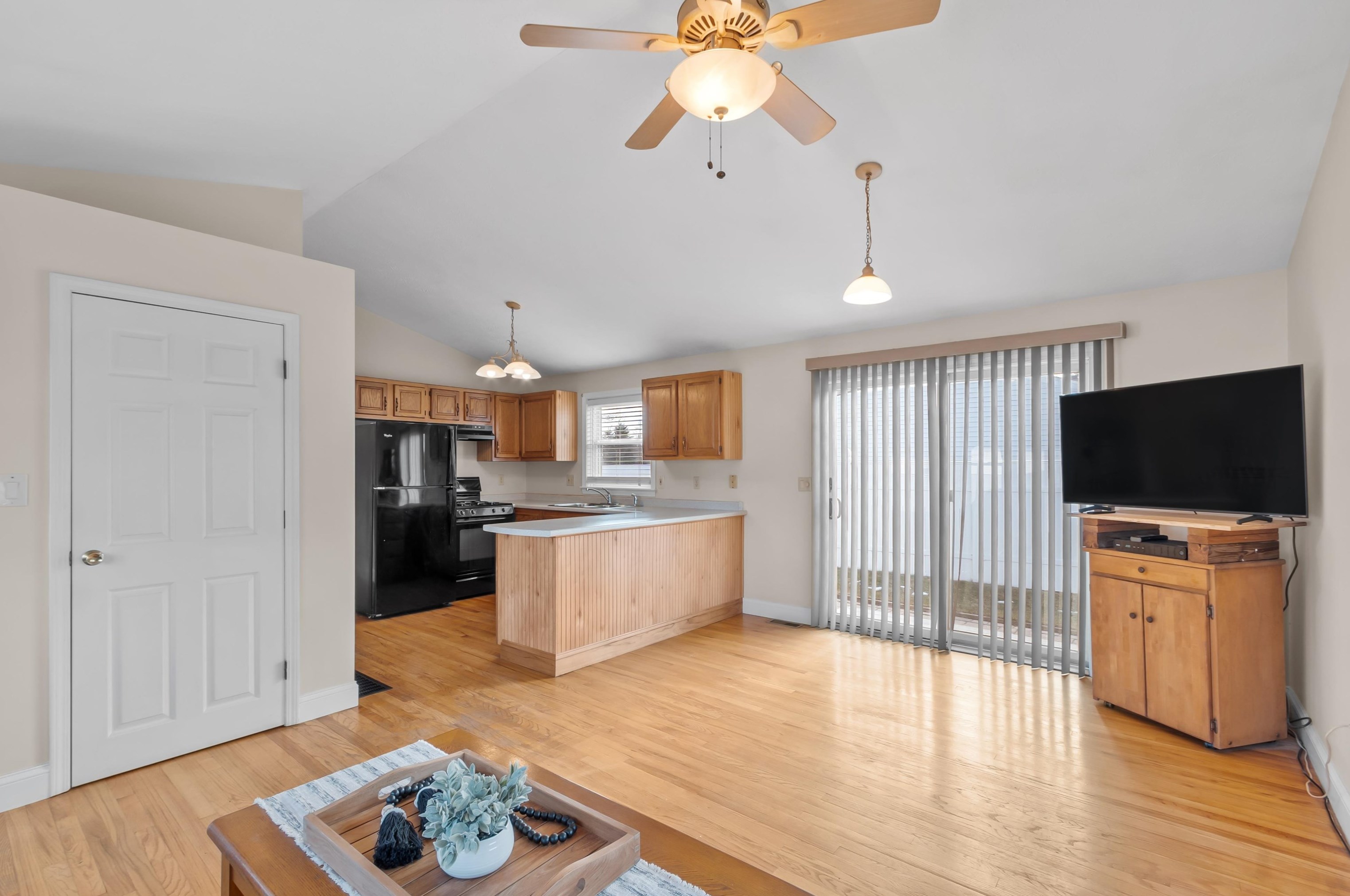 7 Blackstone St, Hudson NH  03051-4354 exterior