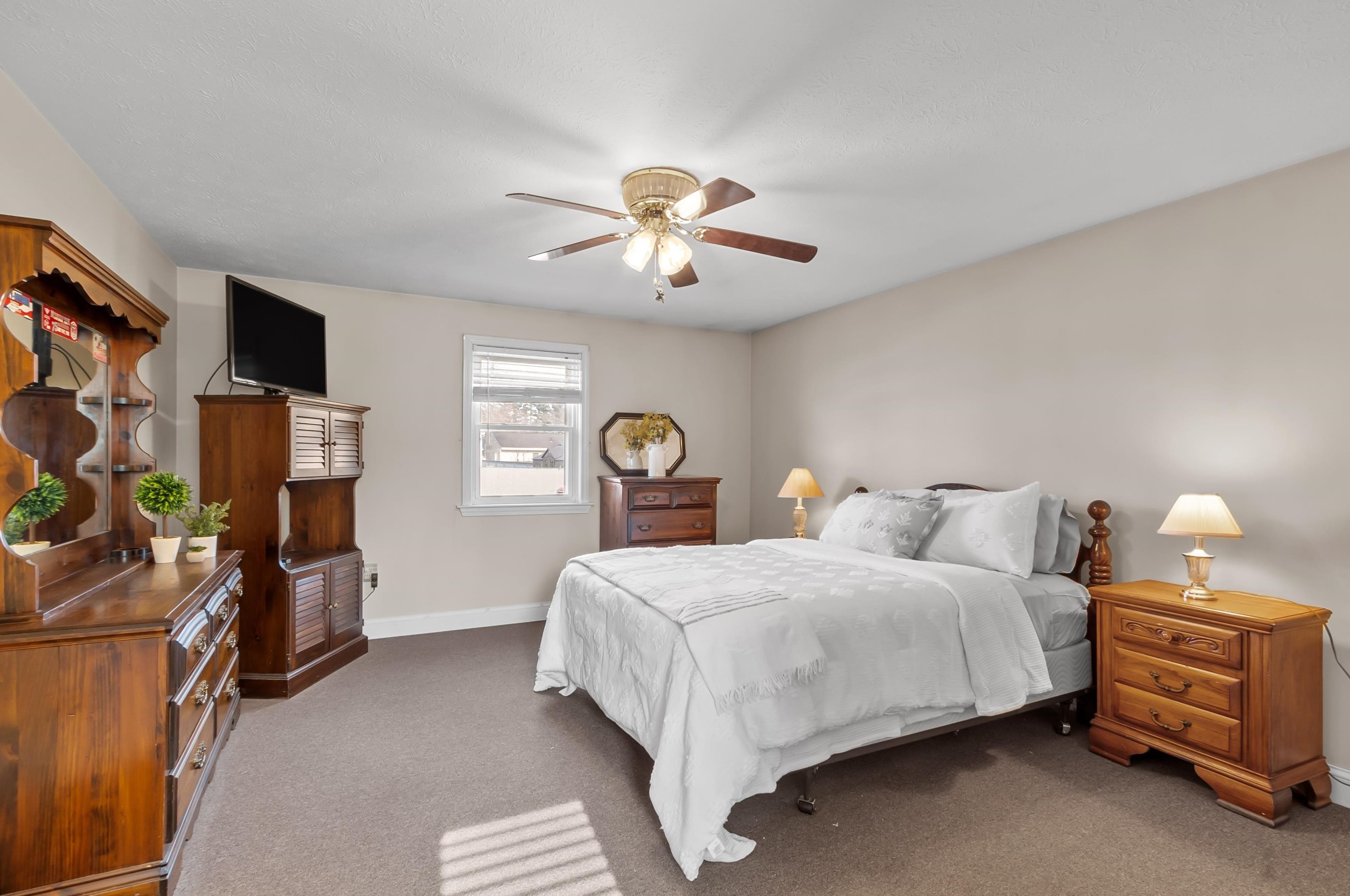 7 Blackstone St, Hudson NH  03051-4354 exterior