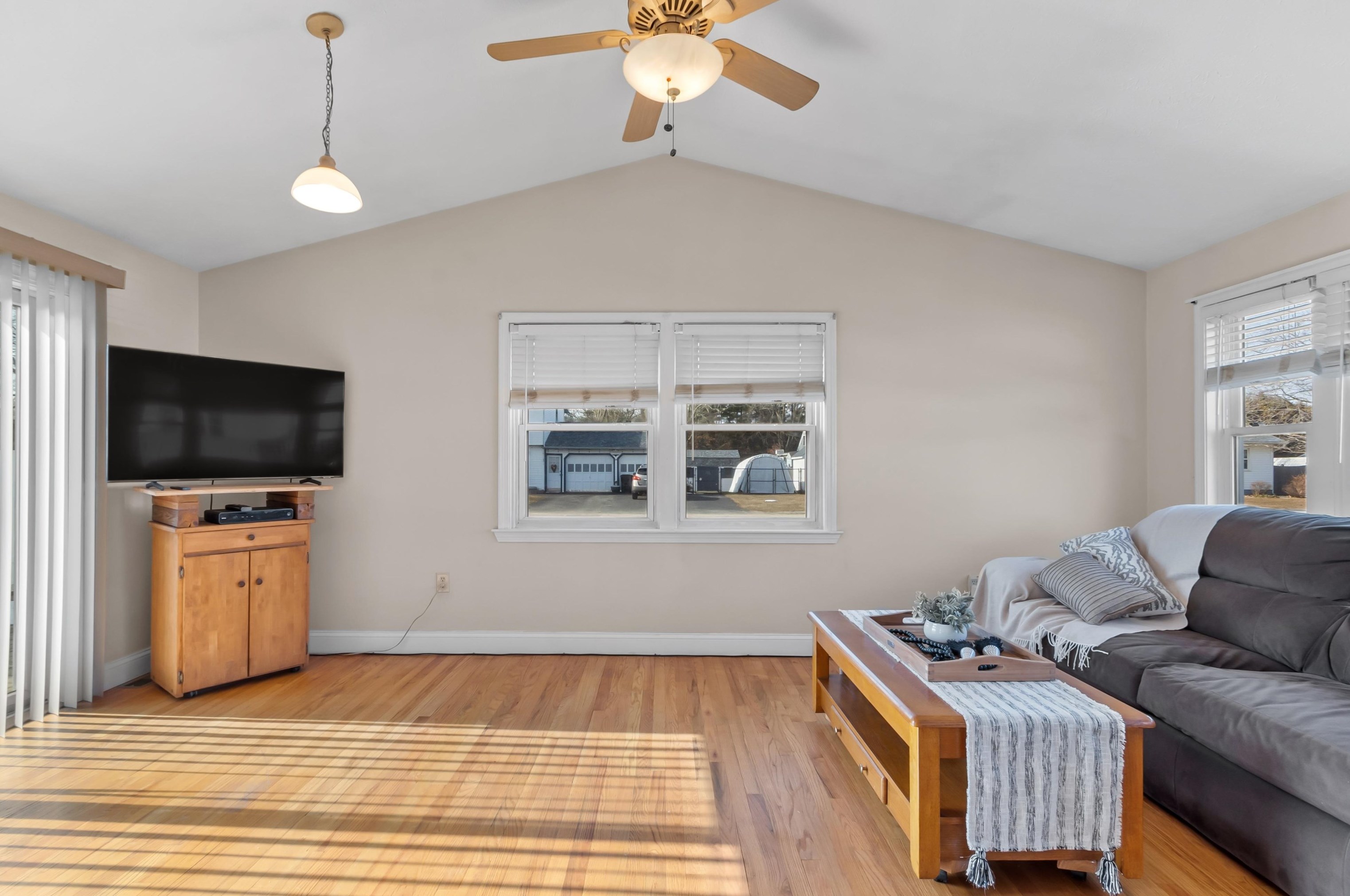 7 Blackstone St, Hudson NH  03051-4354 exterior