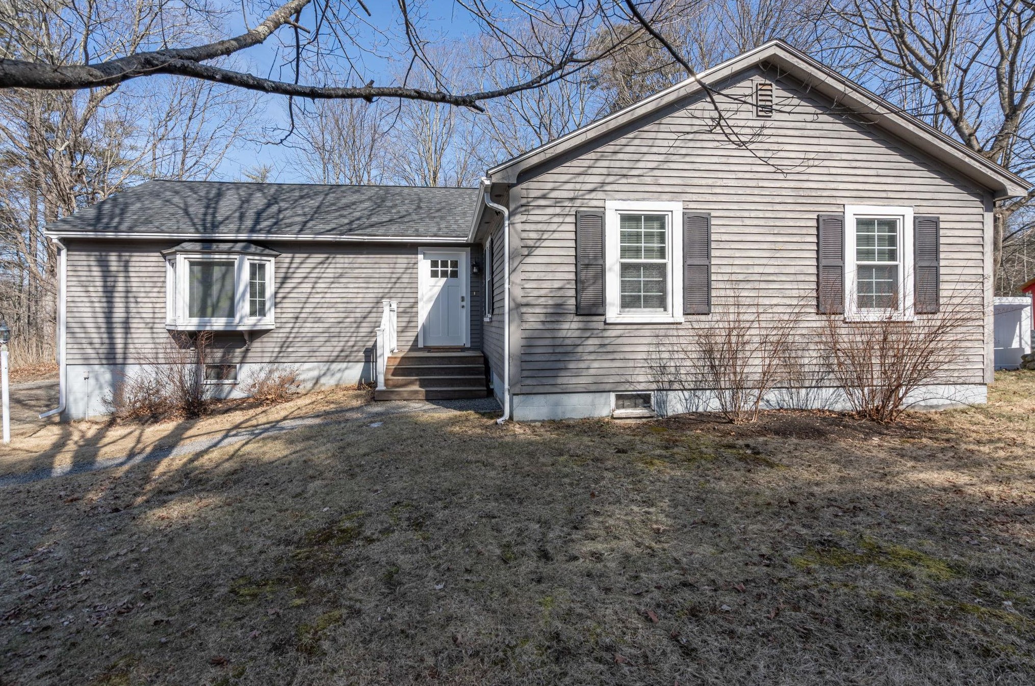 280 Main St, Danville NH  03819-3239 exterior