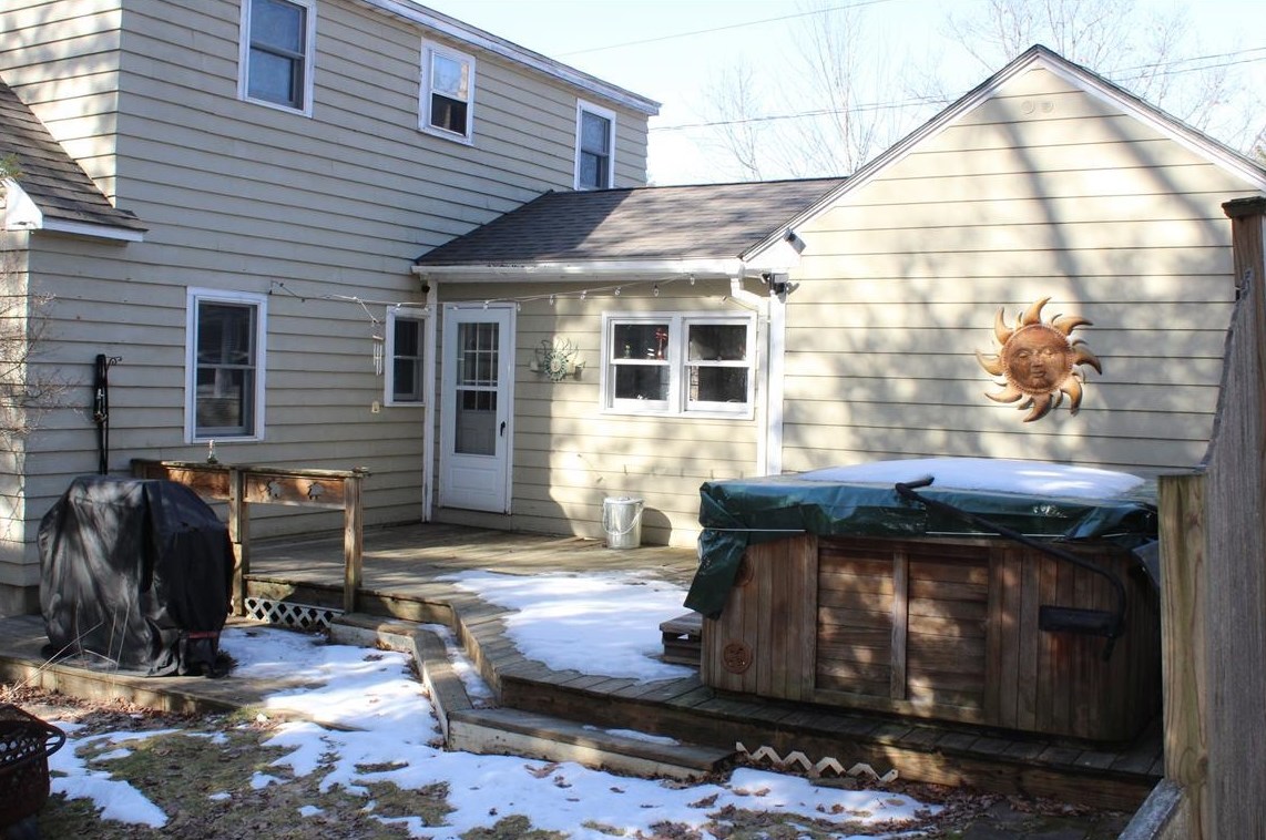 1 Harmony Ln, Unity NH  03743-5717 exterior