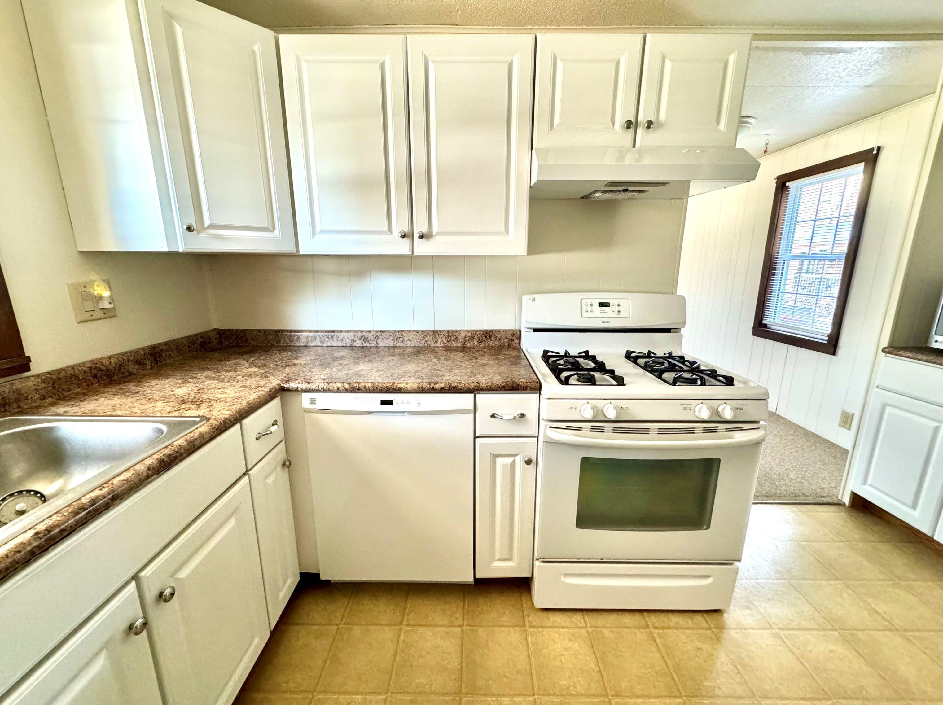 9 Princess Ln, Chichester NH  03234-4216 exterior
