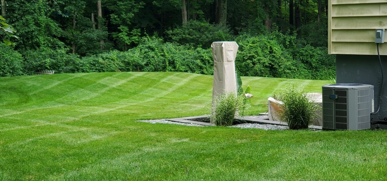 2 Doris Ave, Pelham NH  03076-3495 exterior