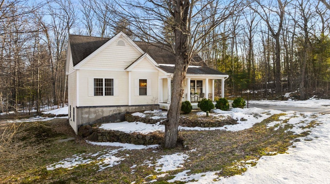 1 Keneval Ave, Concord NH  03303-3805 exterior