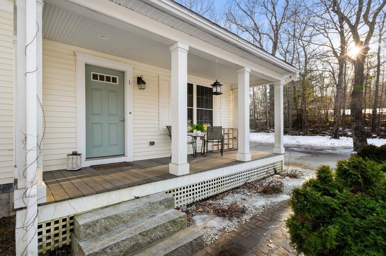 1 Keneval Ave, Concord NH  03303-3805 exterior