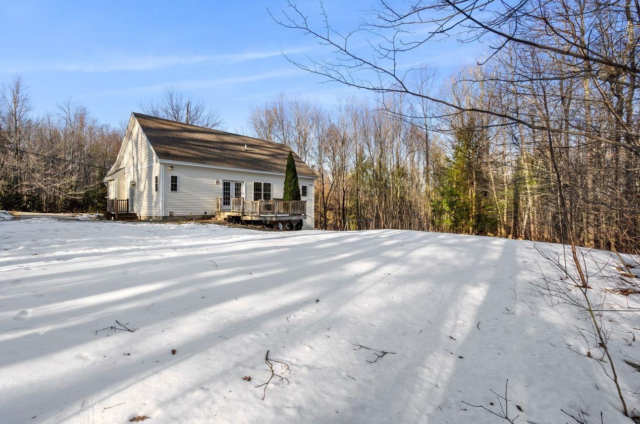 1 Keneval Ave, Concord NH  03303-3805 exterior