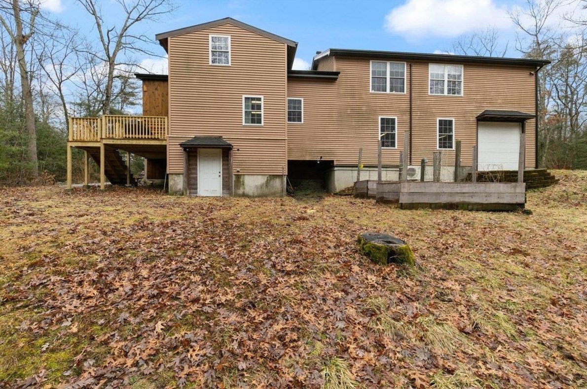 5 Tamworth Rd, Sandown NH  03873-2213 exterior