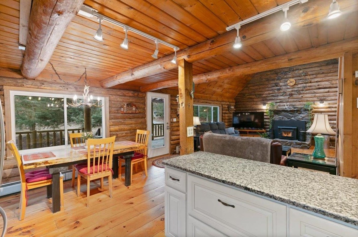 5 Tamworth Rd, Sandown NH  03873-2213 exterior