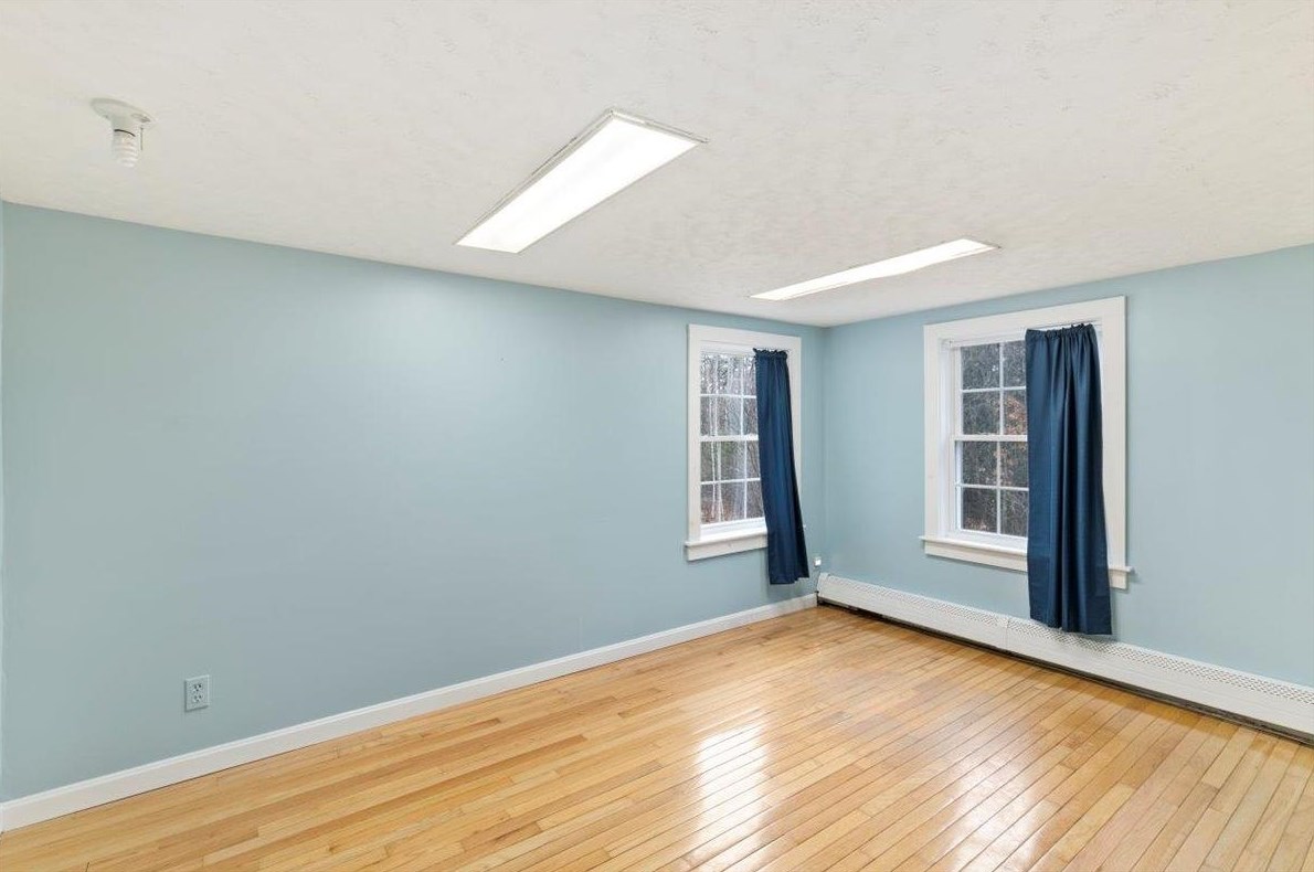 5 Tamworth Rd, Sandown NH  03873-2213 exterior