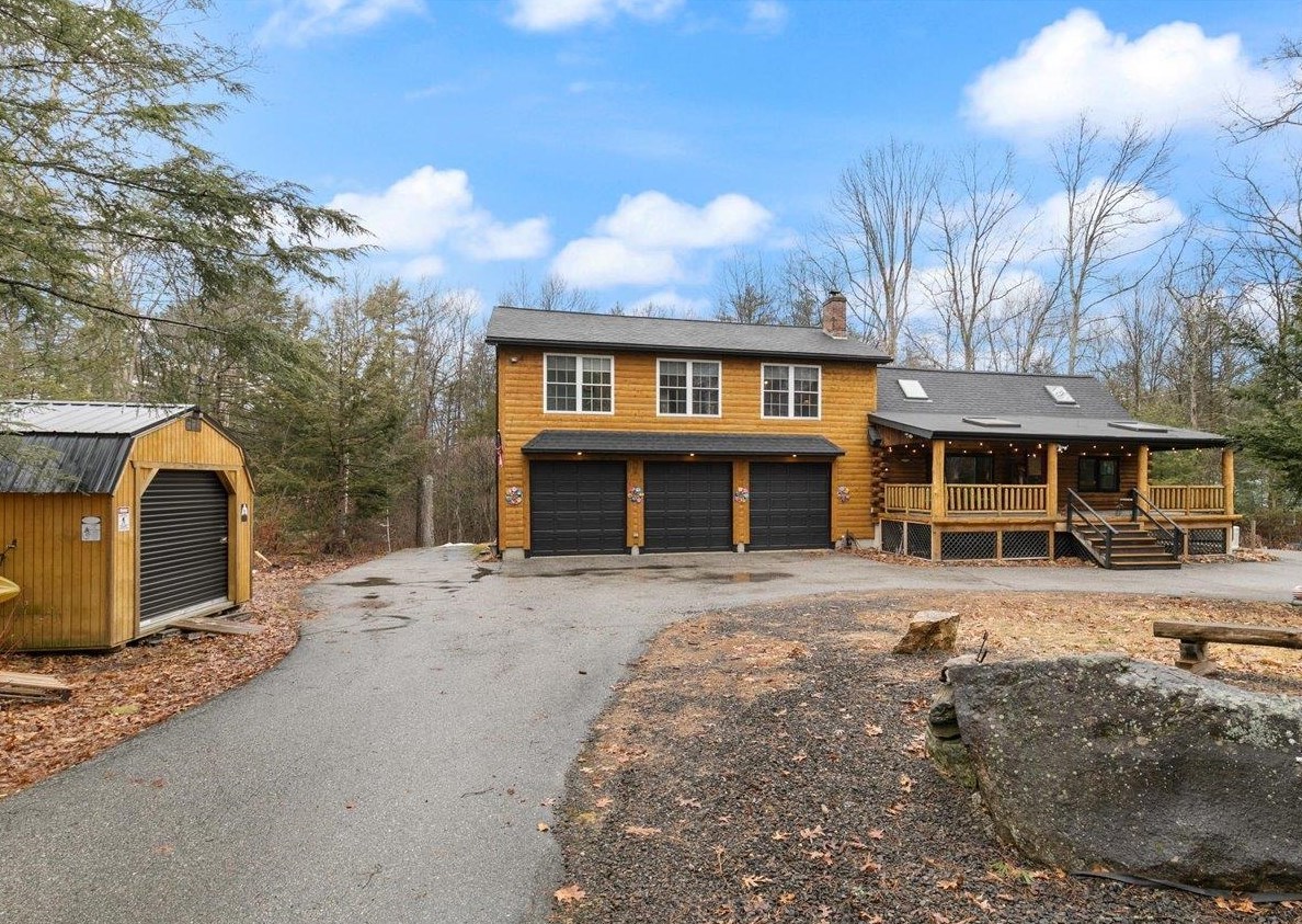 5 Tamworth Rd, Sandown NH  03873-2213 exterior