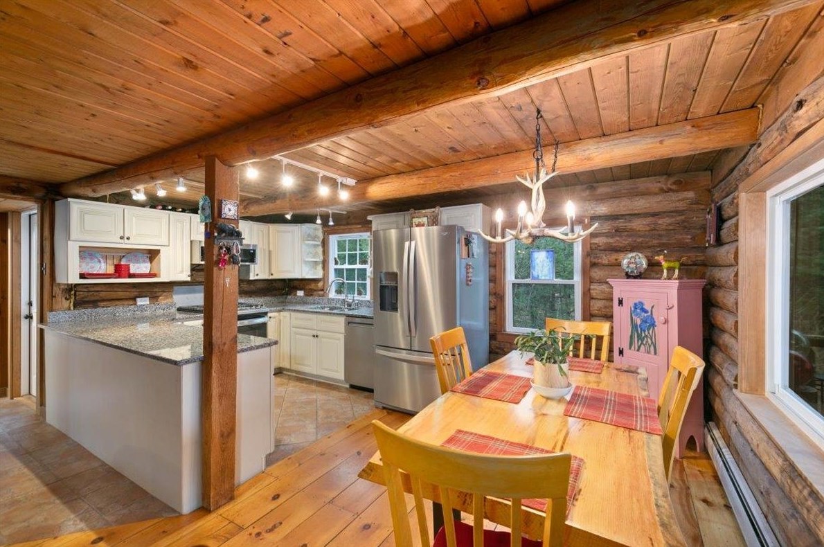 5 Tamworth Rd, Sandown NH  03873-2213 exterior