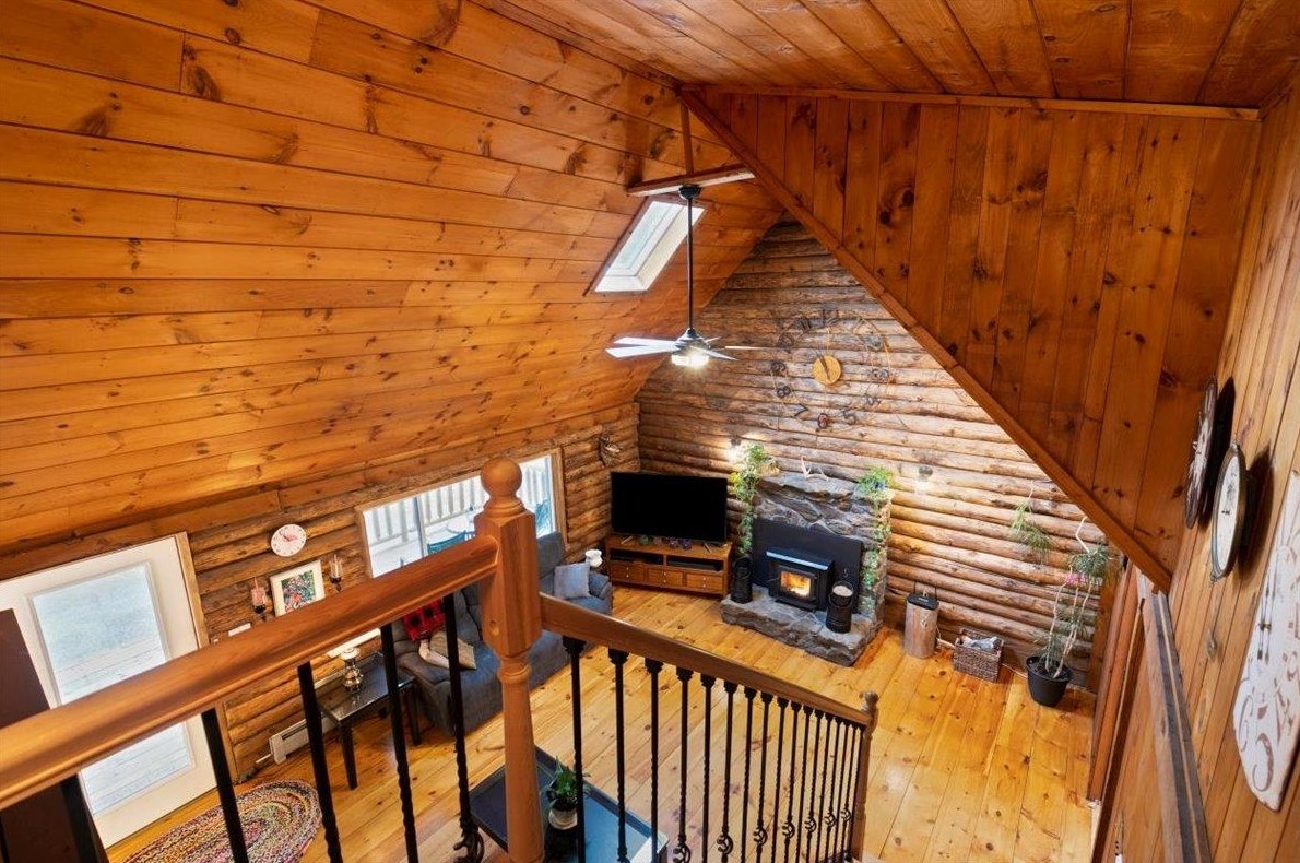 5 Tamworth Rd, Sandown NH  03873-2213 exterior