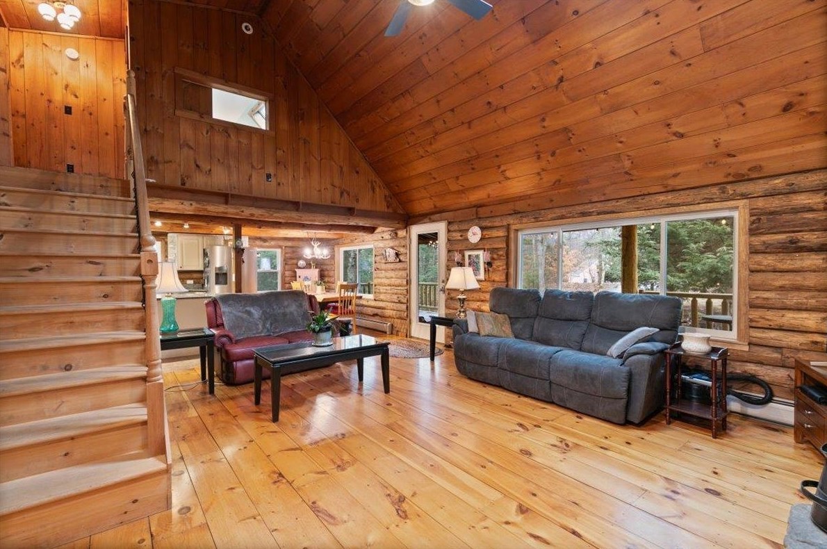 5 Tamworth Rd, Sandown NH  03873-2213 exterior