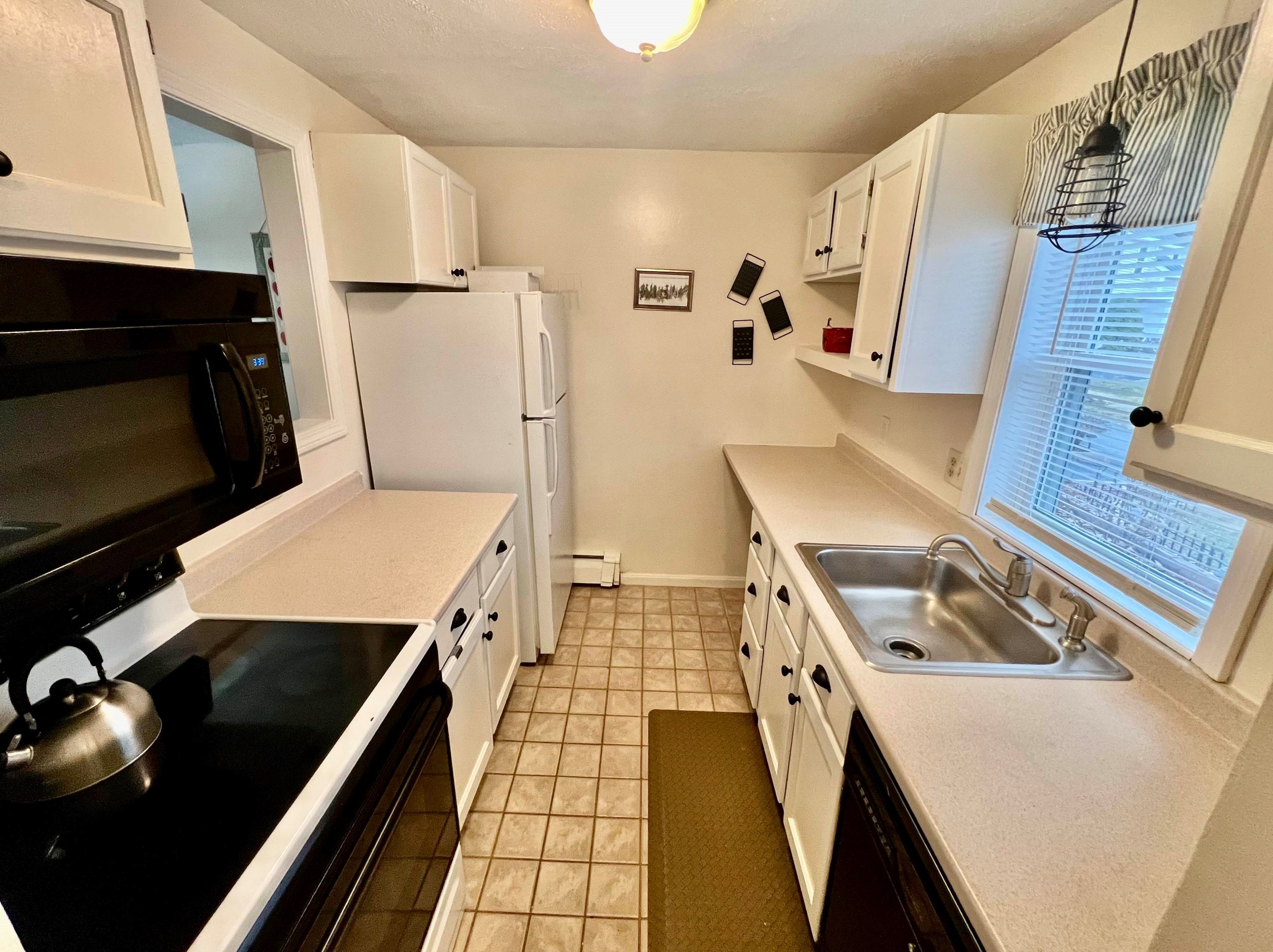 16 Great Falls Dr, Concord NH  03303-1594 exterior