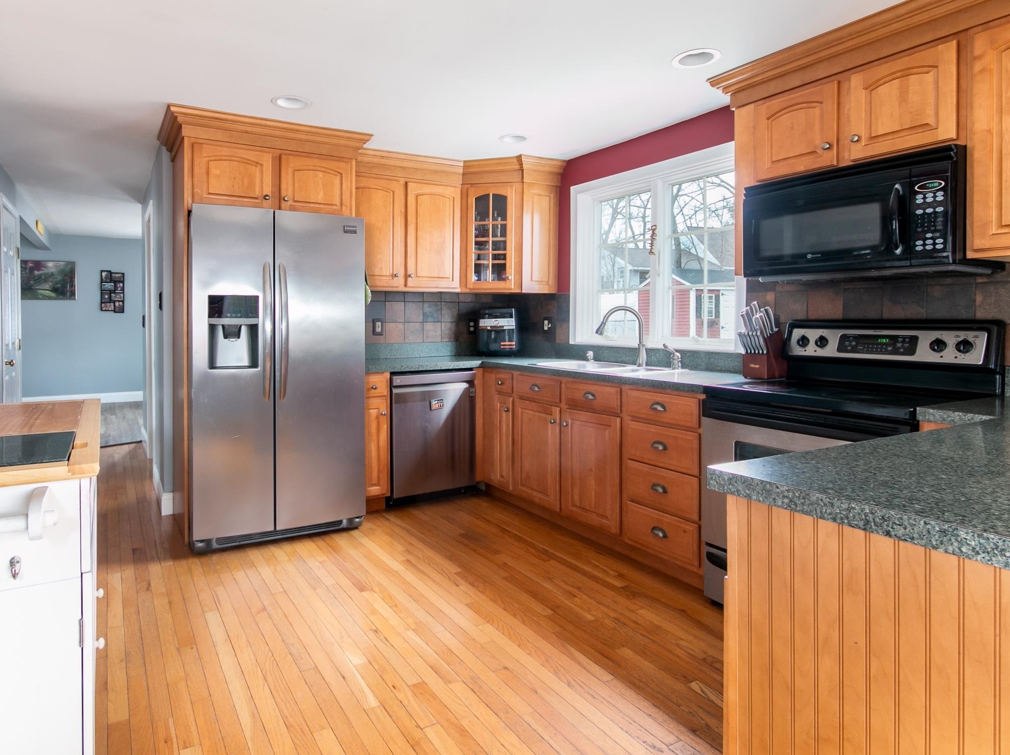 14 Linwood Ave, Salem NH  03079-3807 exterior