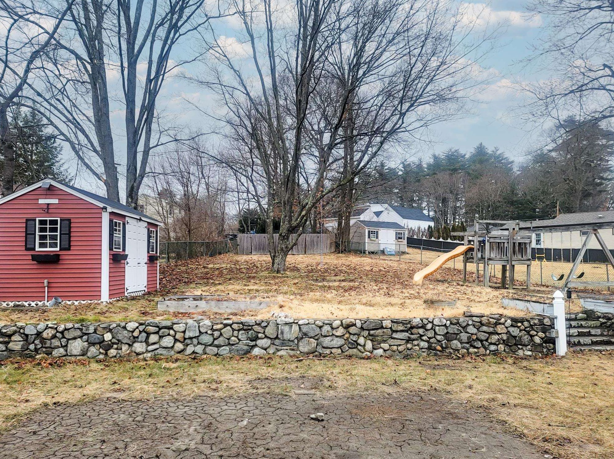 14 Linwood Ave, Salem NH  03079-3807 exterior