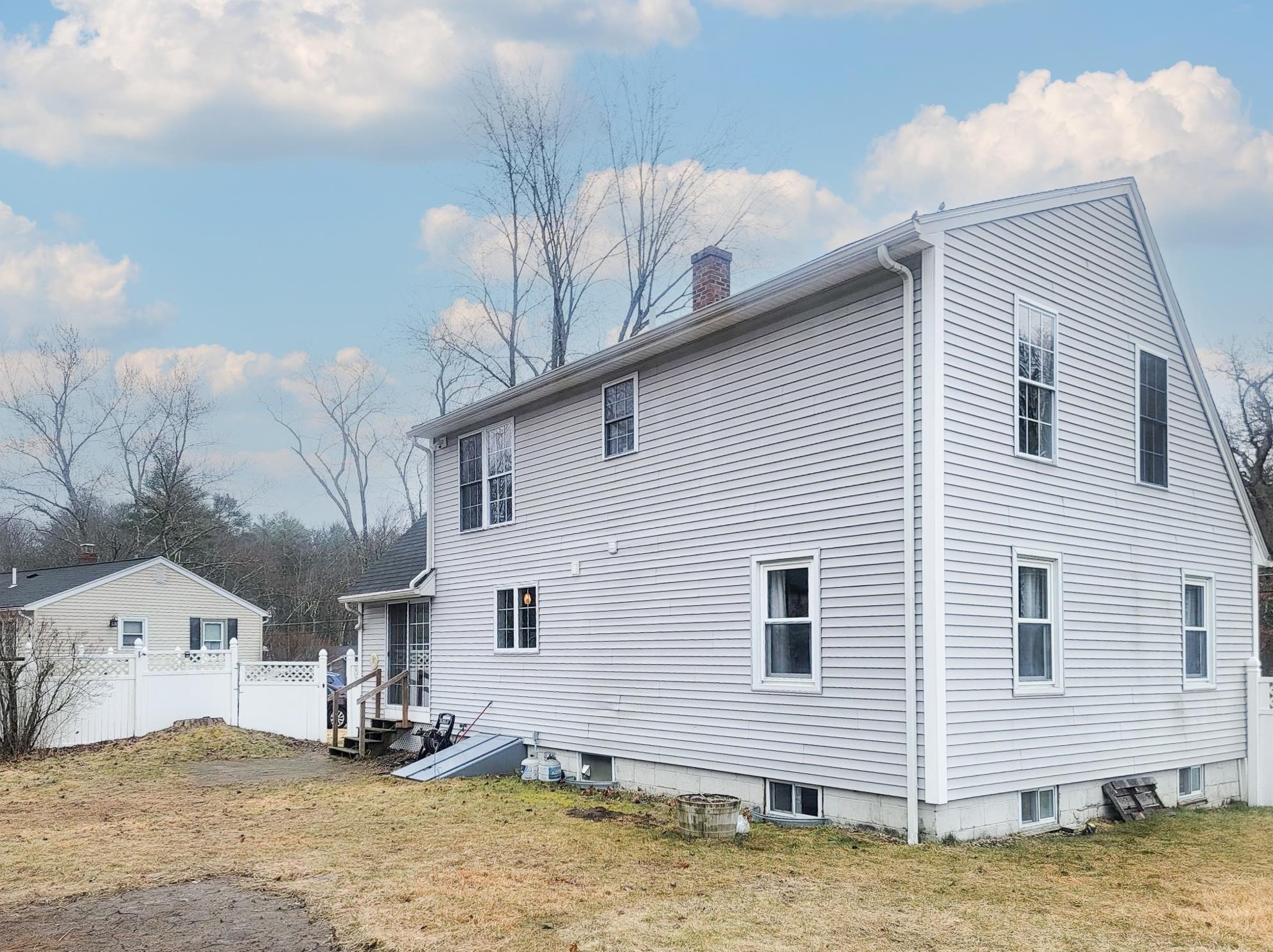 14 Linwood Ave, Salem NH  03079-3807 exterior