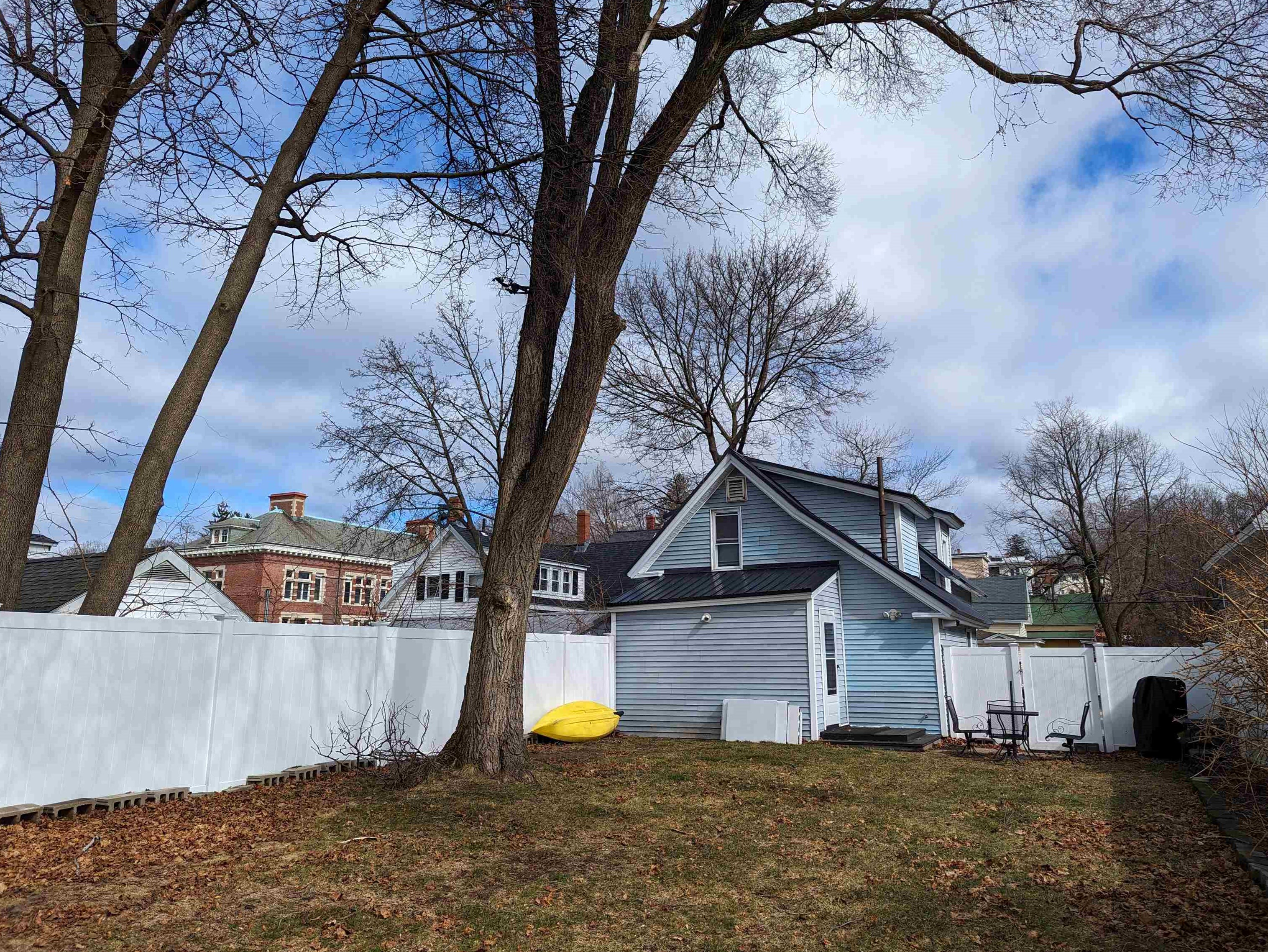 36 Ashland St, Manchester NH  03104-5111 exterior
