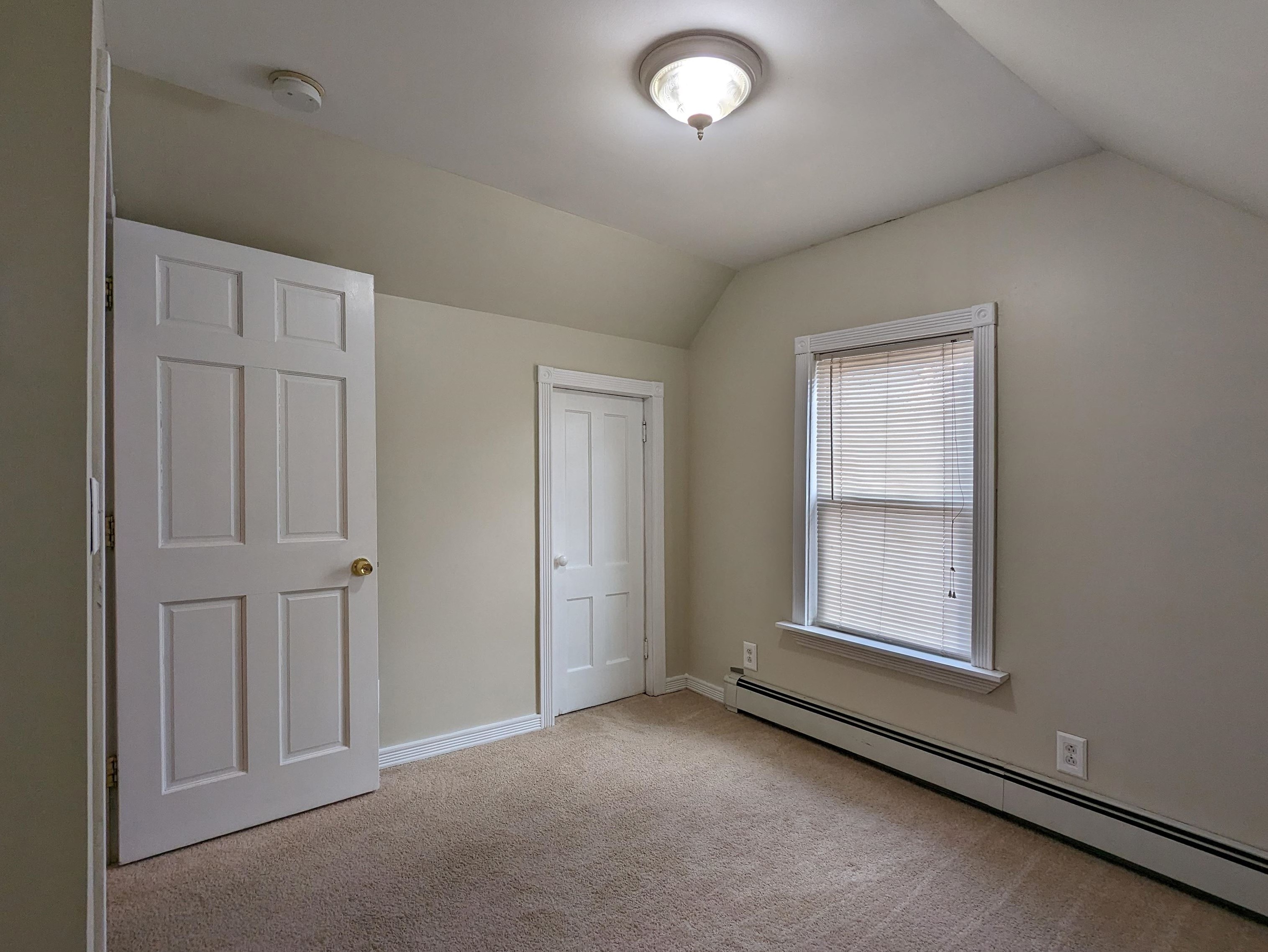 36 Ashland St, Manchester NH  03104-5111 exterior