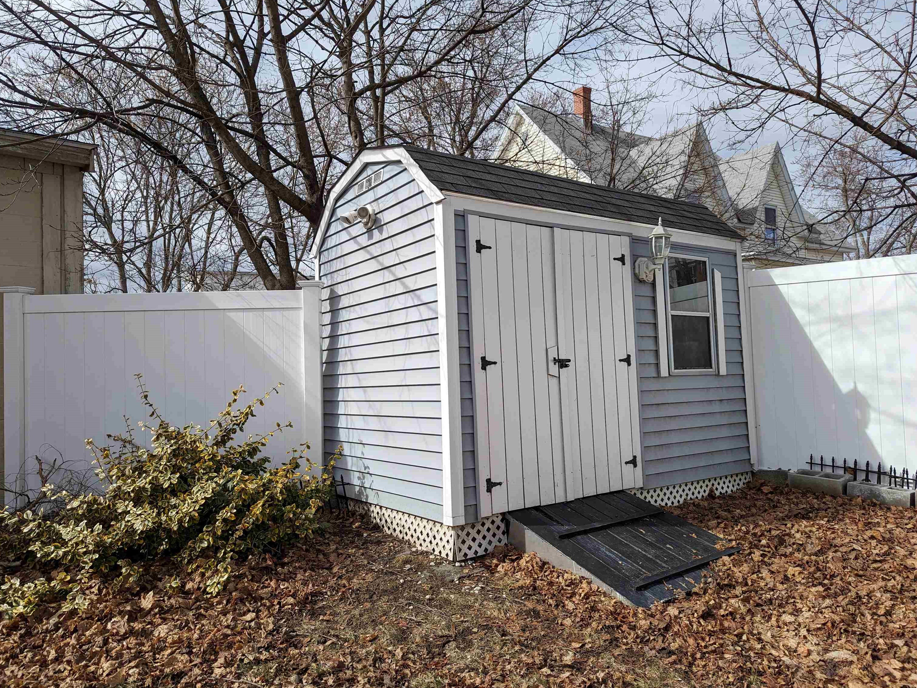 36 Ashland St, Manchester NH  03104-5111 exterior