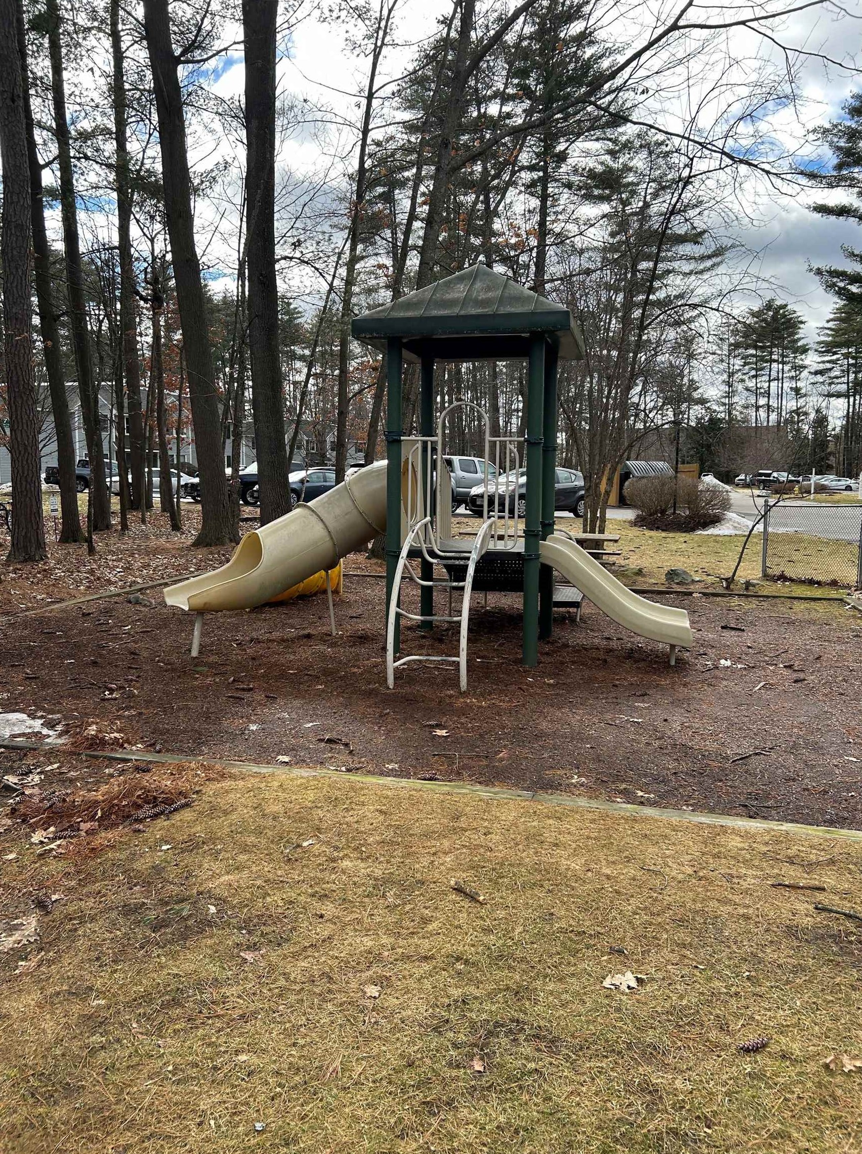 37 Alice Dr, Concord NH  03303-2035 exterior