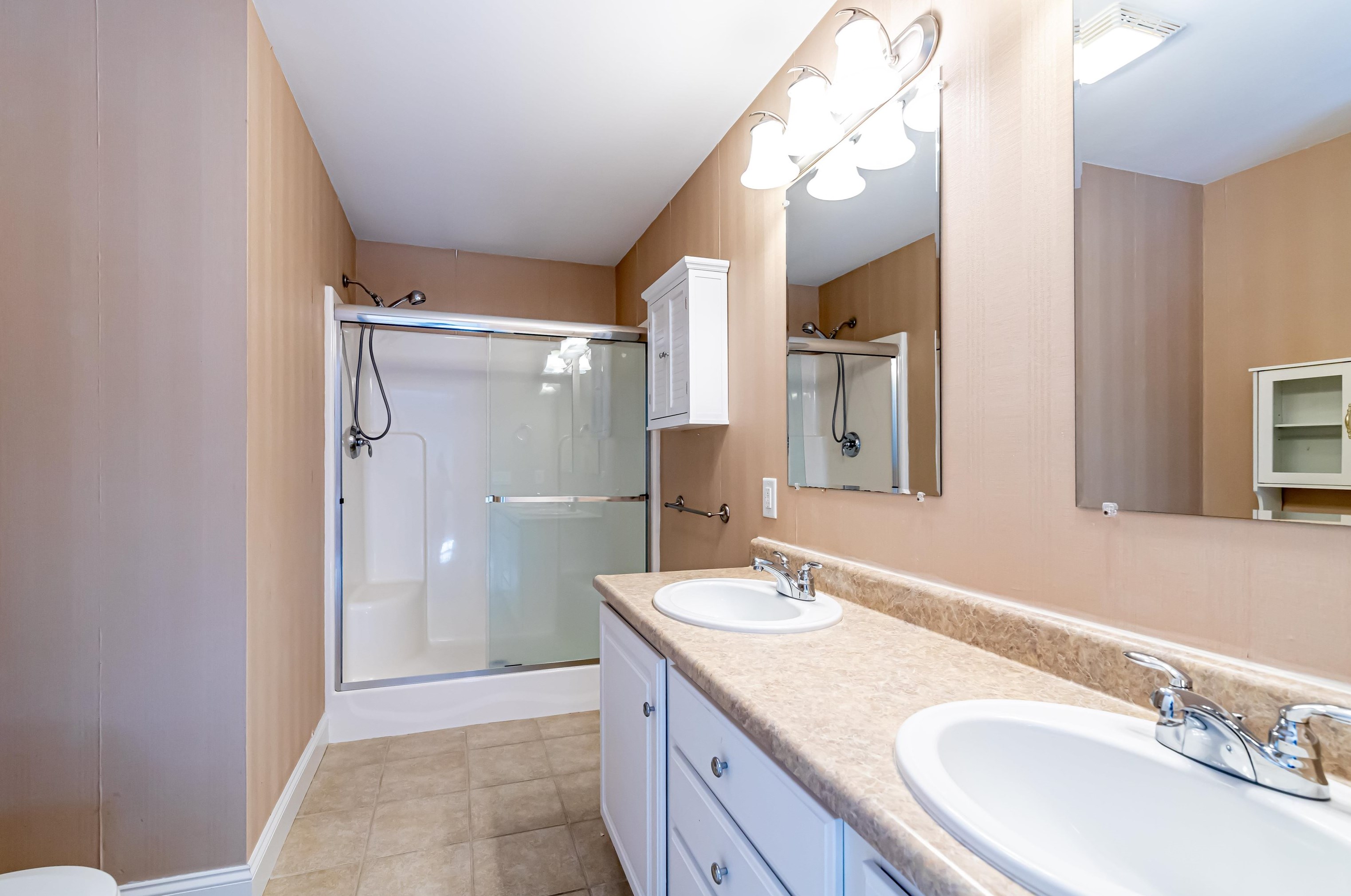 4 Cielo Dr, Dover NH 03820-5608 exterior