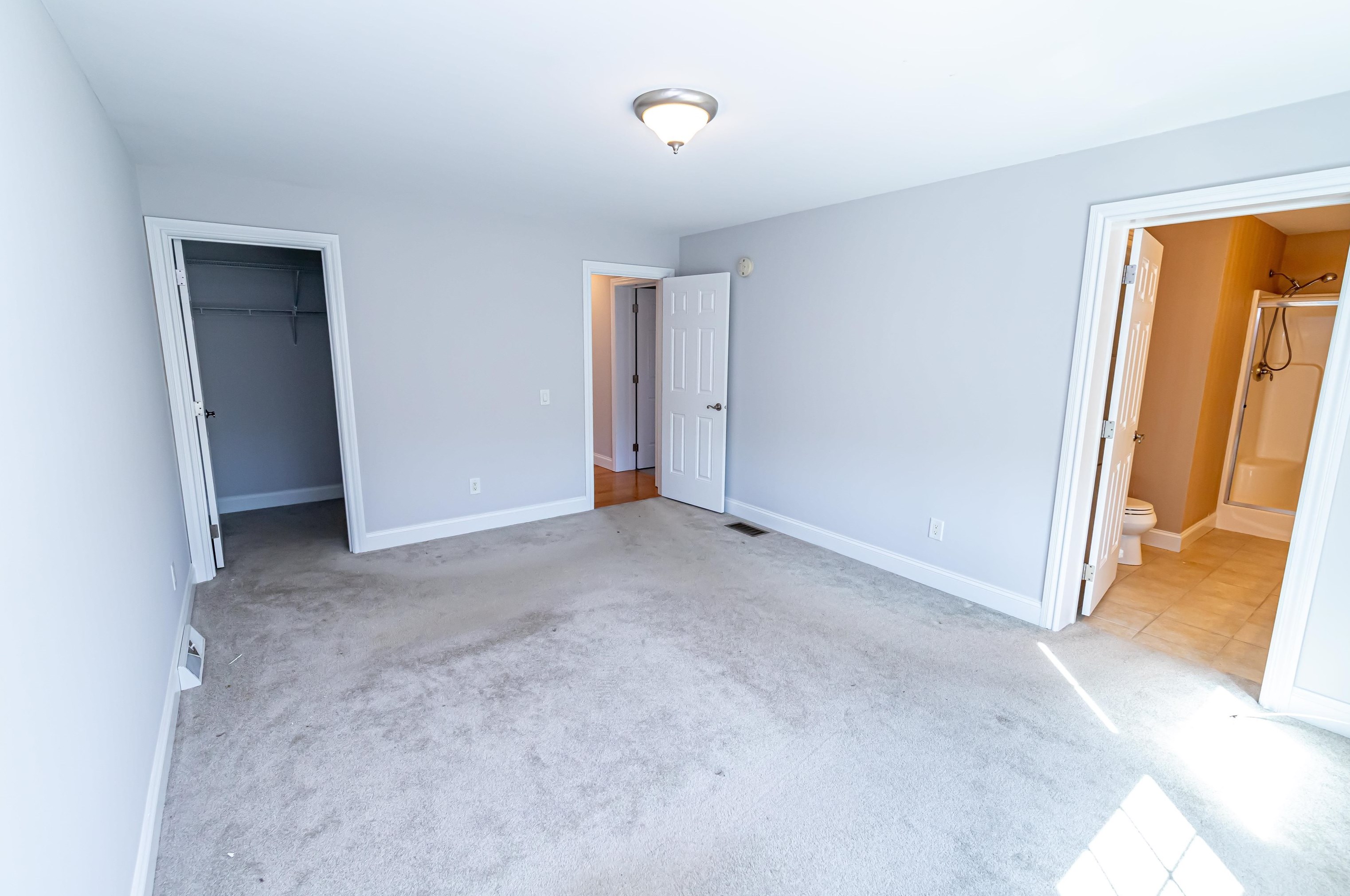 4 Cielo Dr, Dover NH 03820-5608 exterior