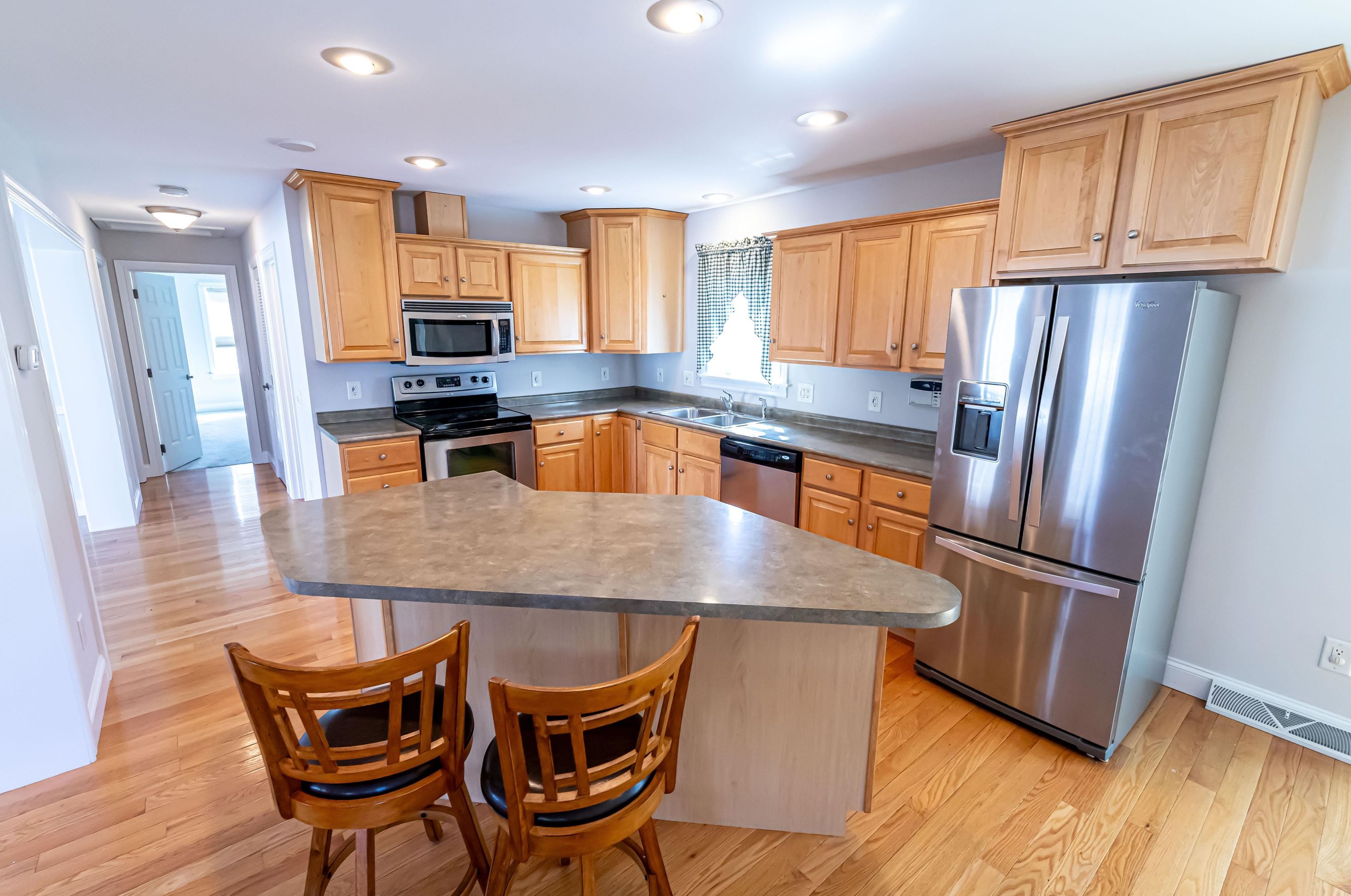 4 Cielo Dr, Dover NH 03820-5608 exterior