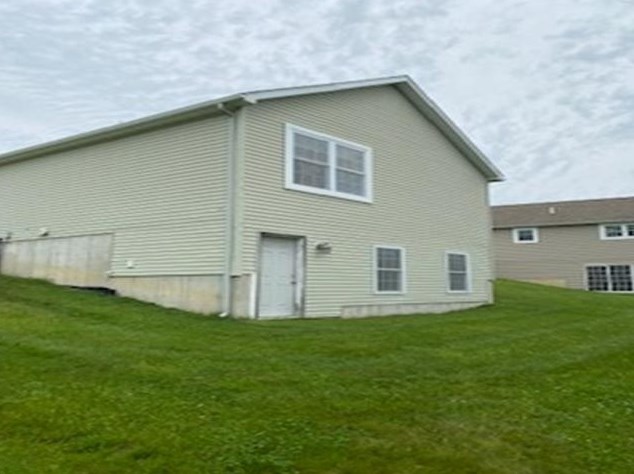 4 Cielo Dr, Dover NH 03820-5608 exterior