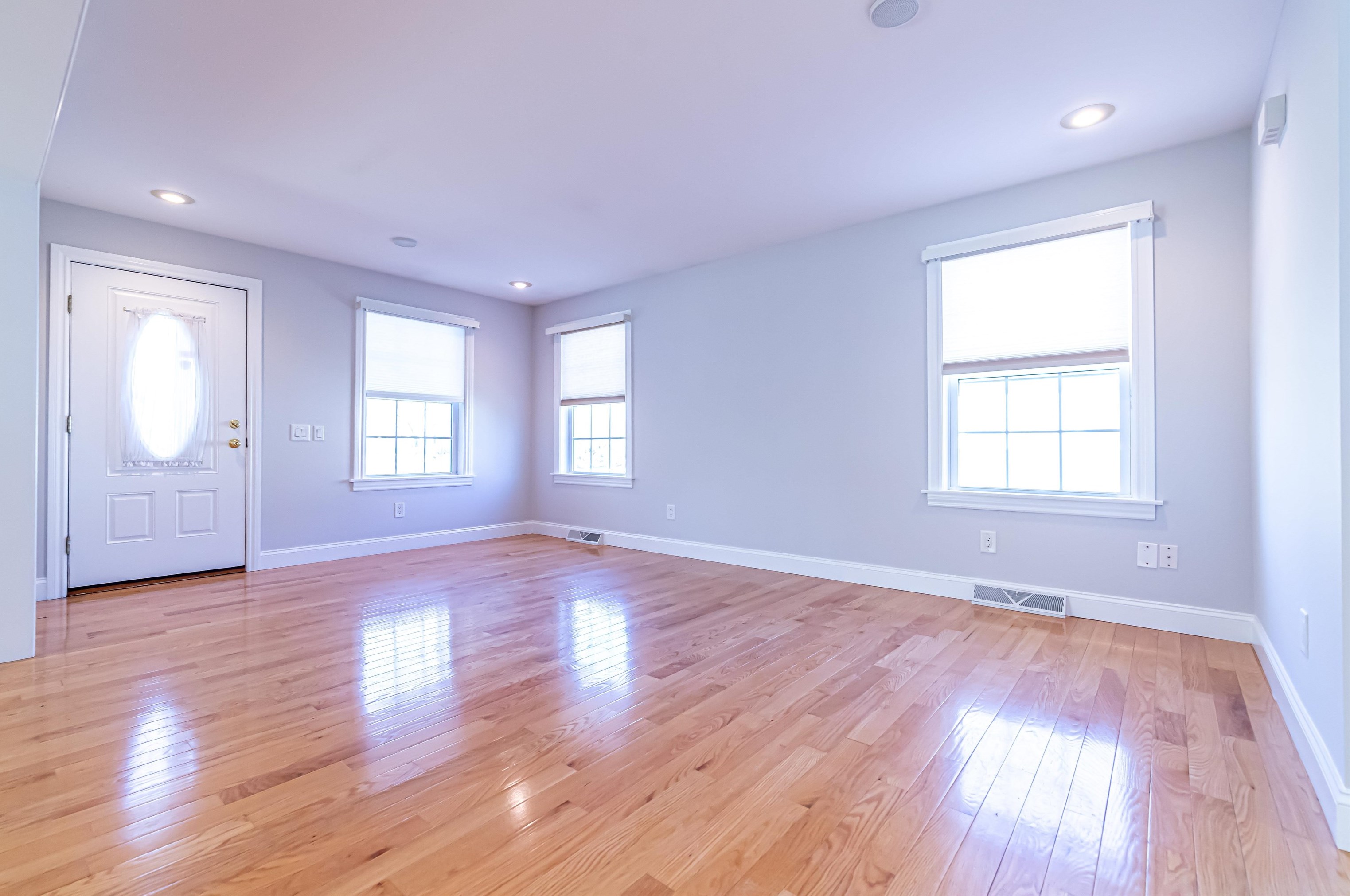 4 Cielo Dr, Dover NH 03820-5608 exterior