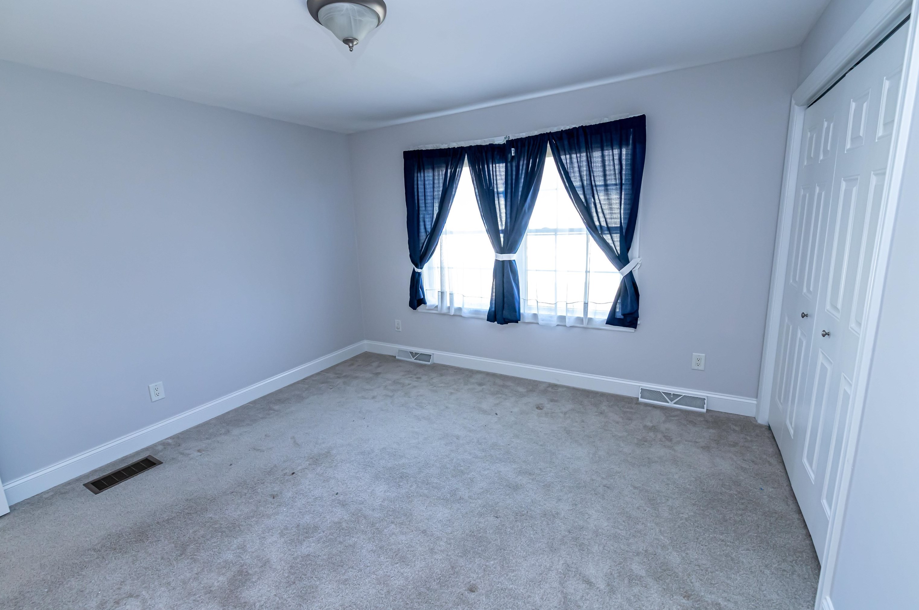 4 Cielo Dr, Dover NH 03820-5608 exterior