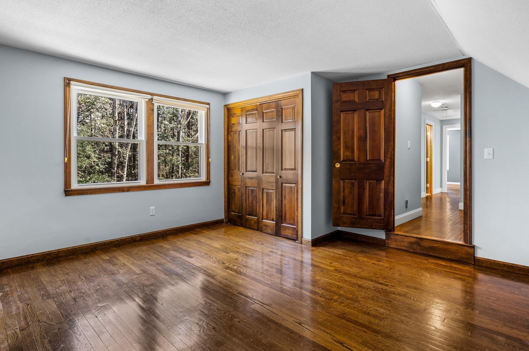 46 Hills Dr, Manchester NH  03110-4920 exterior