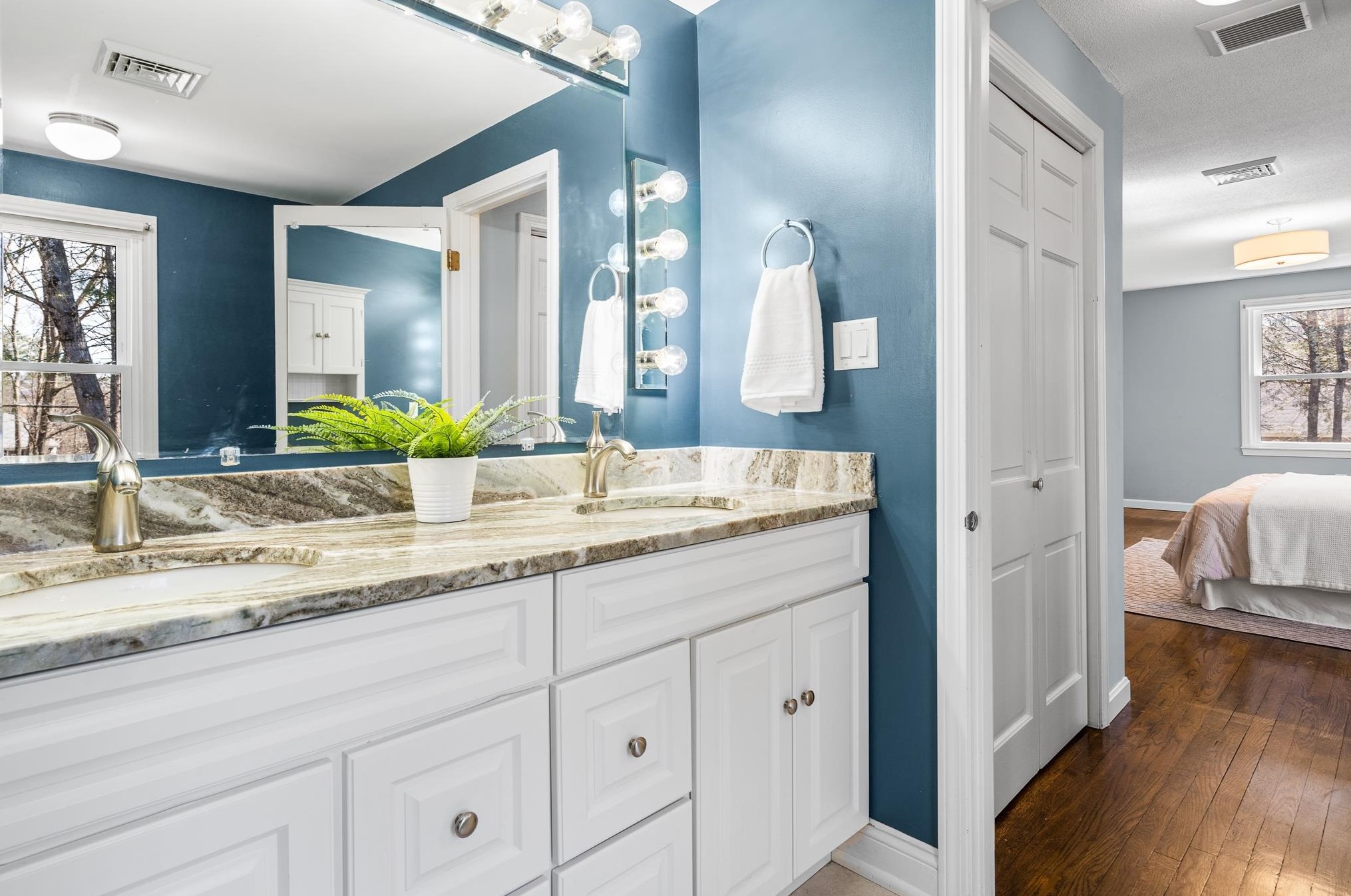 46 Hills Dr, Manchester NH  03110-4920 exterior