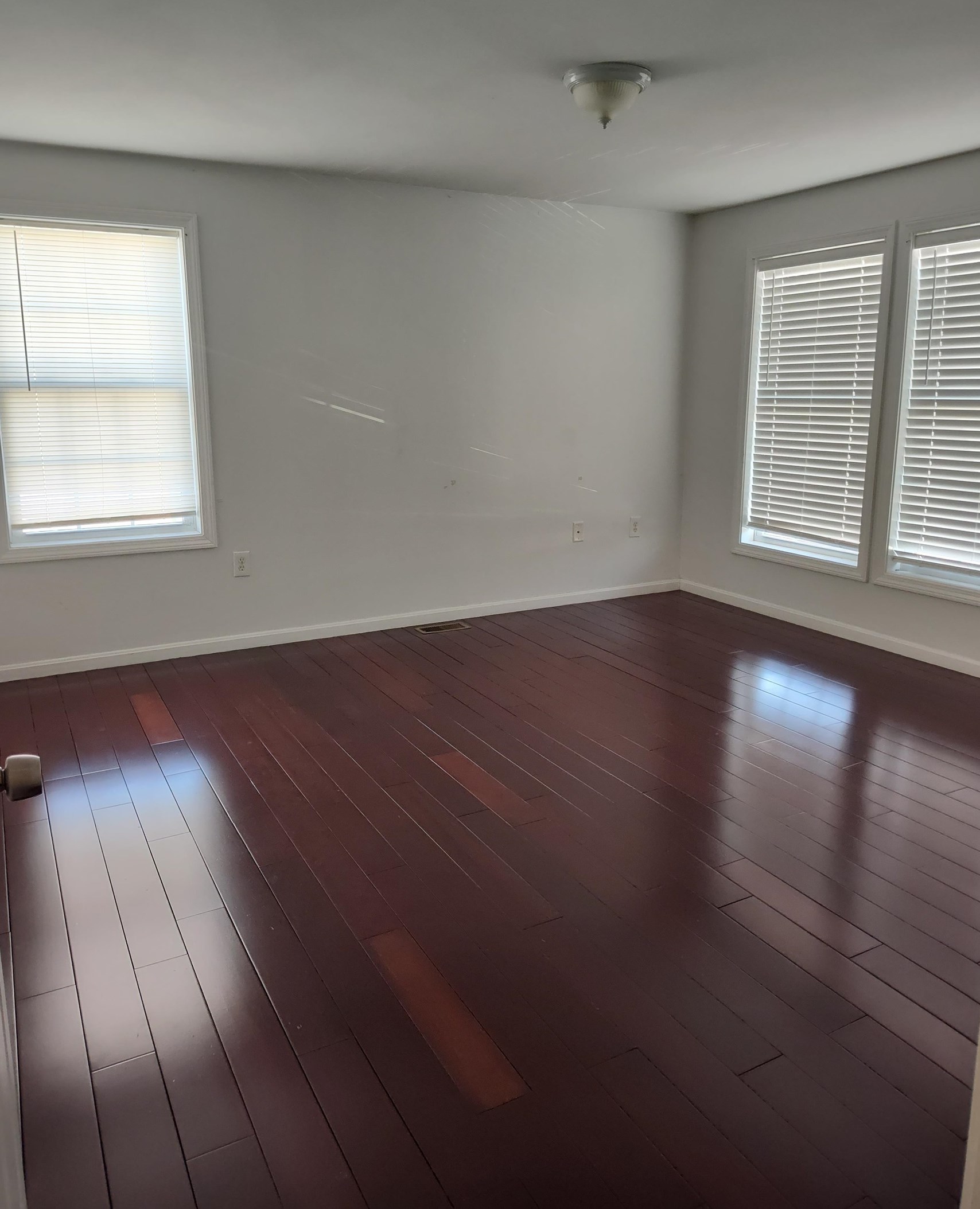 218 Pne St, Manchester NH 03103-5331 exterior