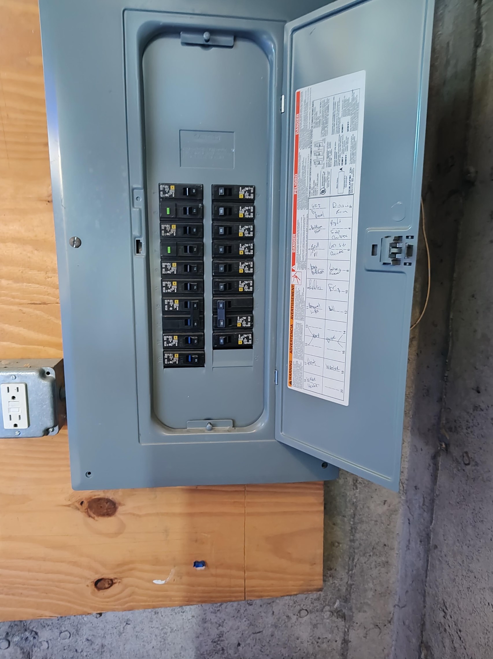 218 Pne St, Manchester NH 03103-5331 exterior