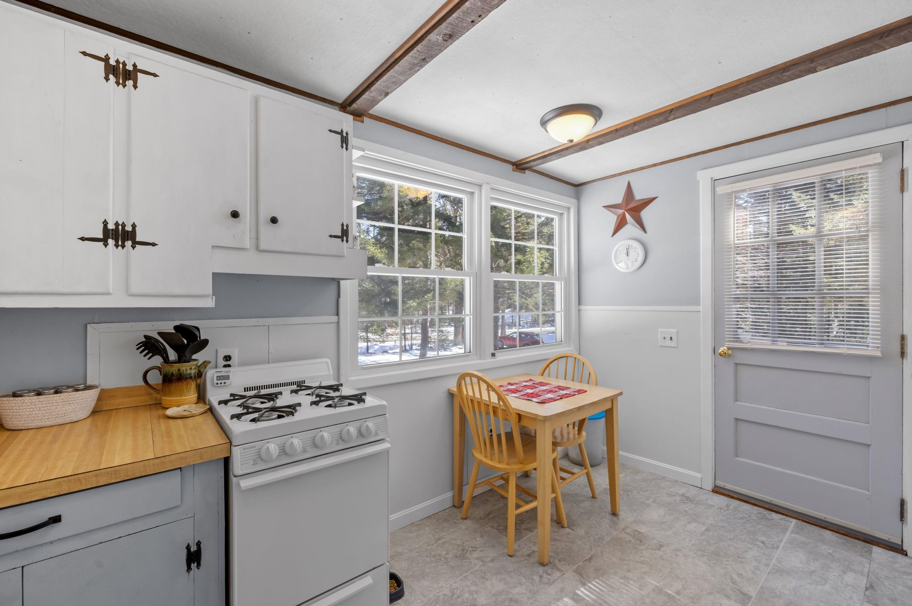 11 Orris Rd, Ellsworth NH  03285-6840 exterior