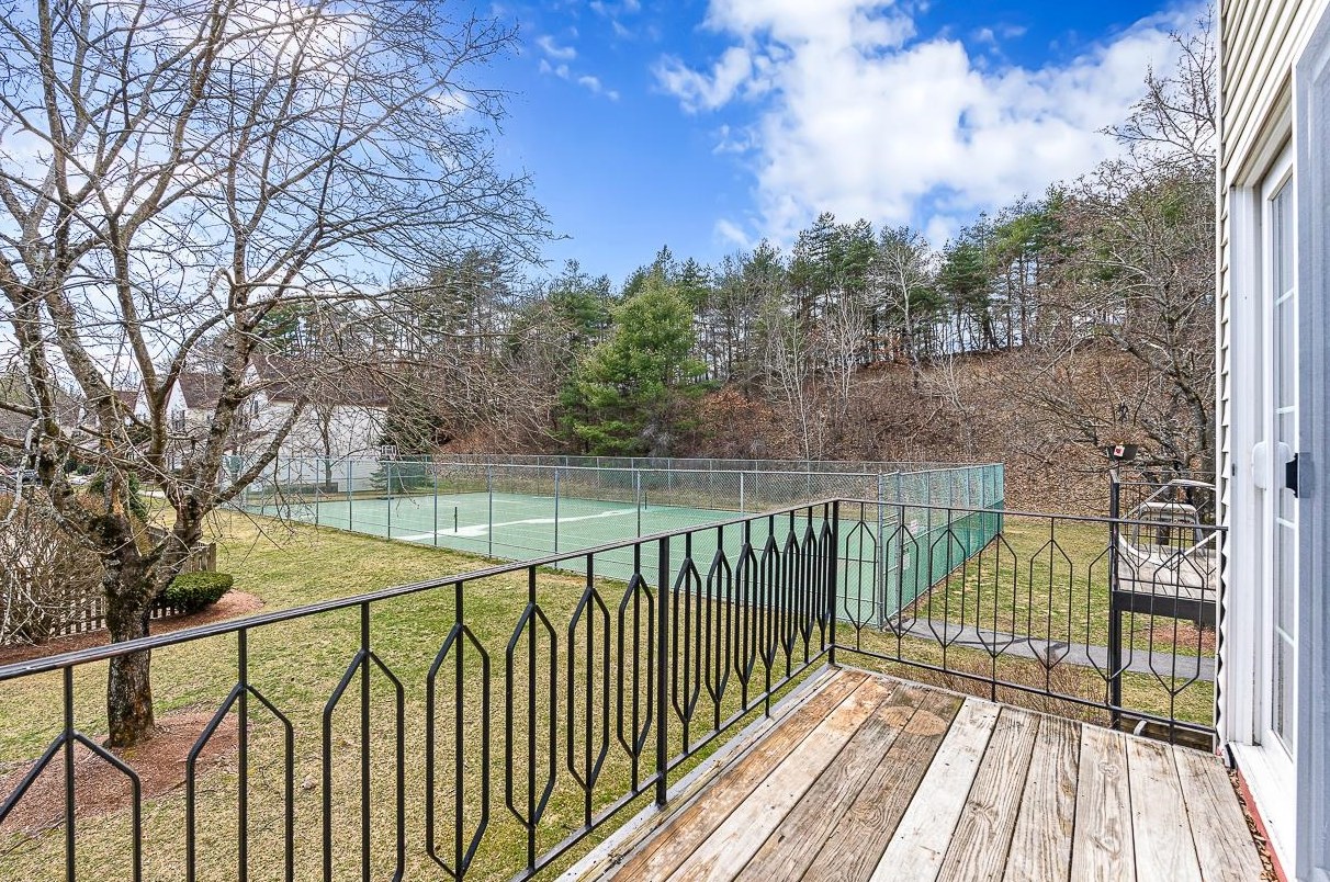 53 Ridge Rd, Merrimack NH  03054-4452 exterior