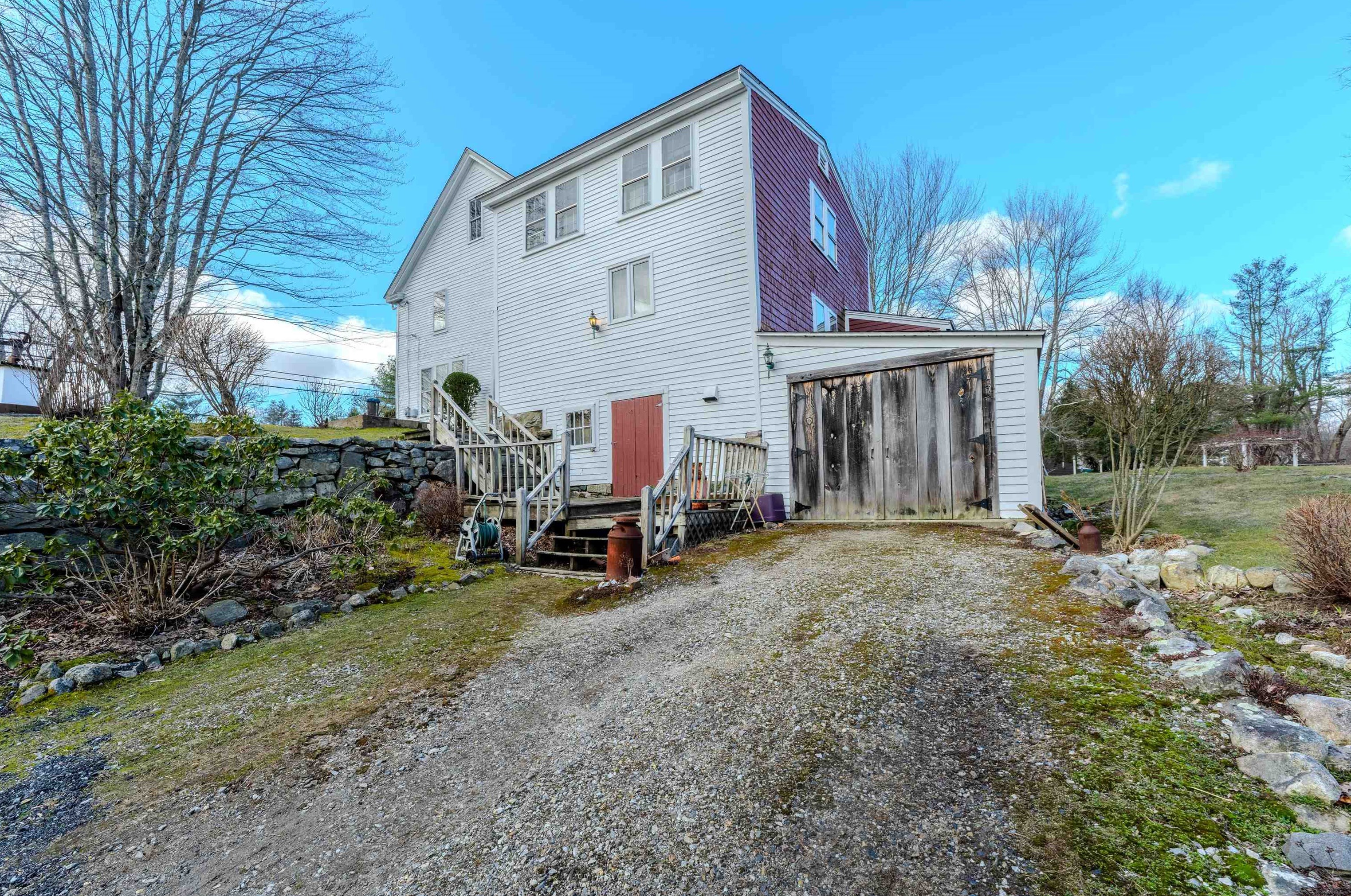 235 Main St, Hampstead NH  03841-2040 exterior