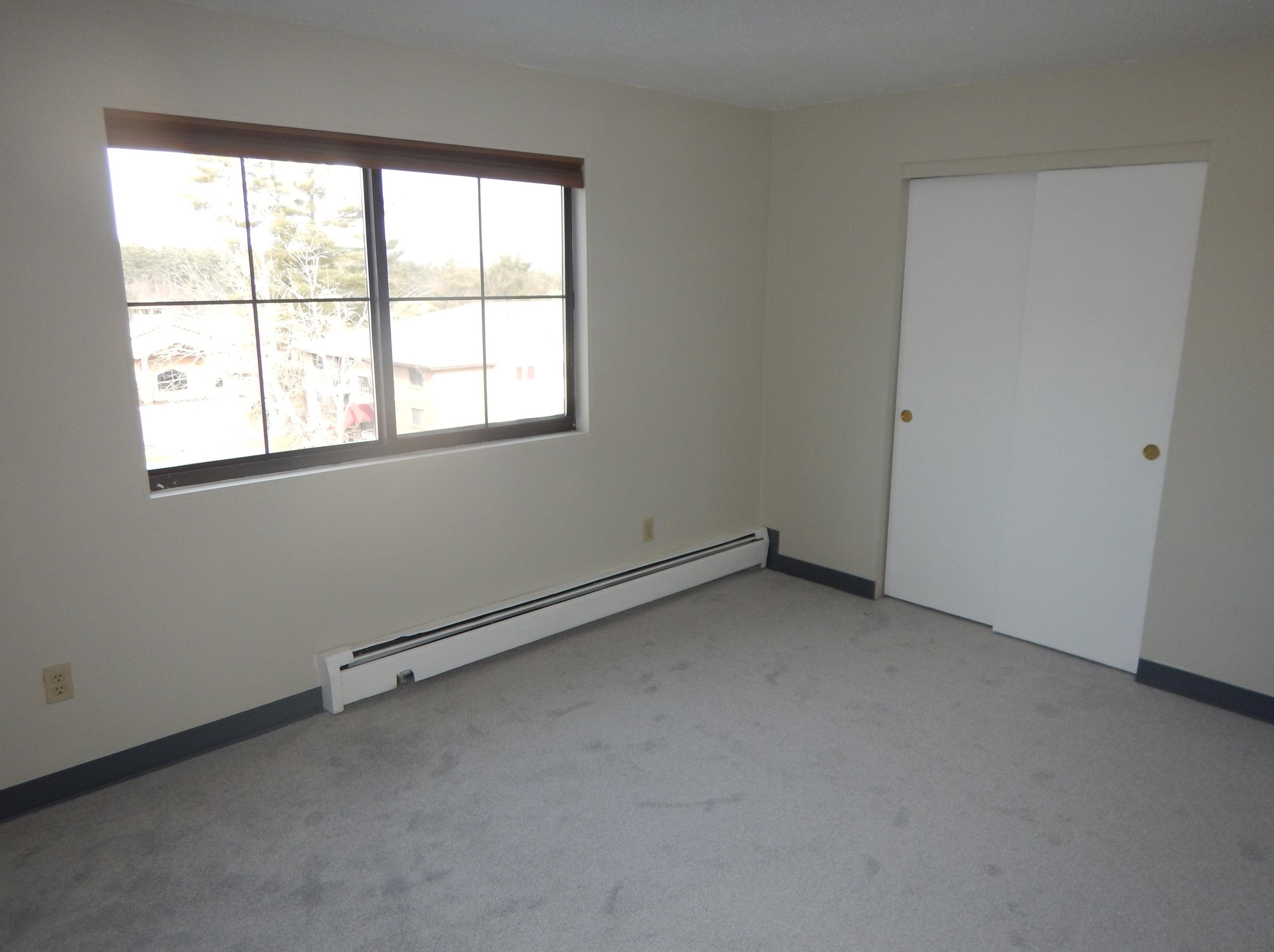 124 Mammoth Rd, Manchester NH  03106-1157 exterior