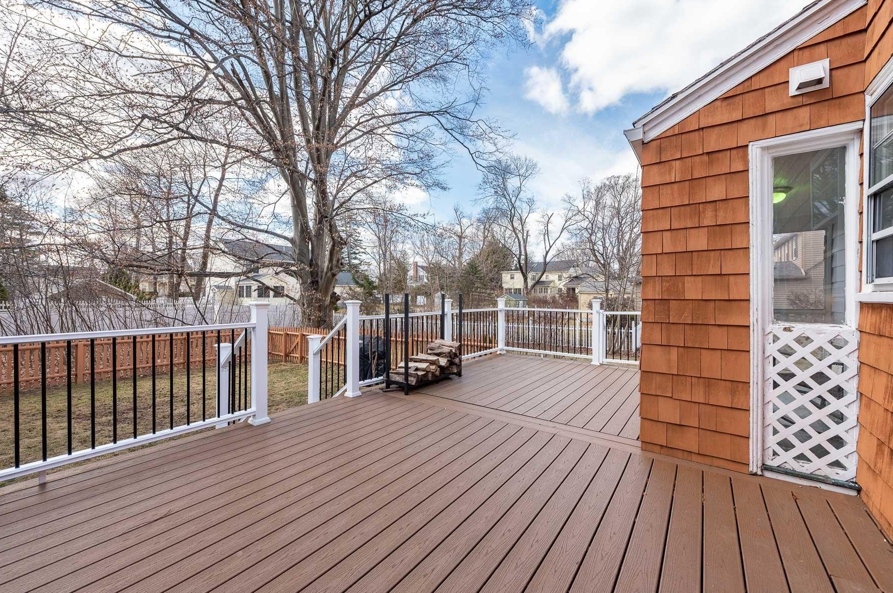 5 Longmeadow Rd, Dover NH  03820-4210 exterior