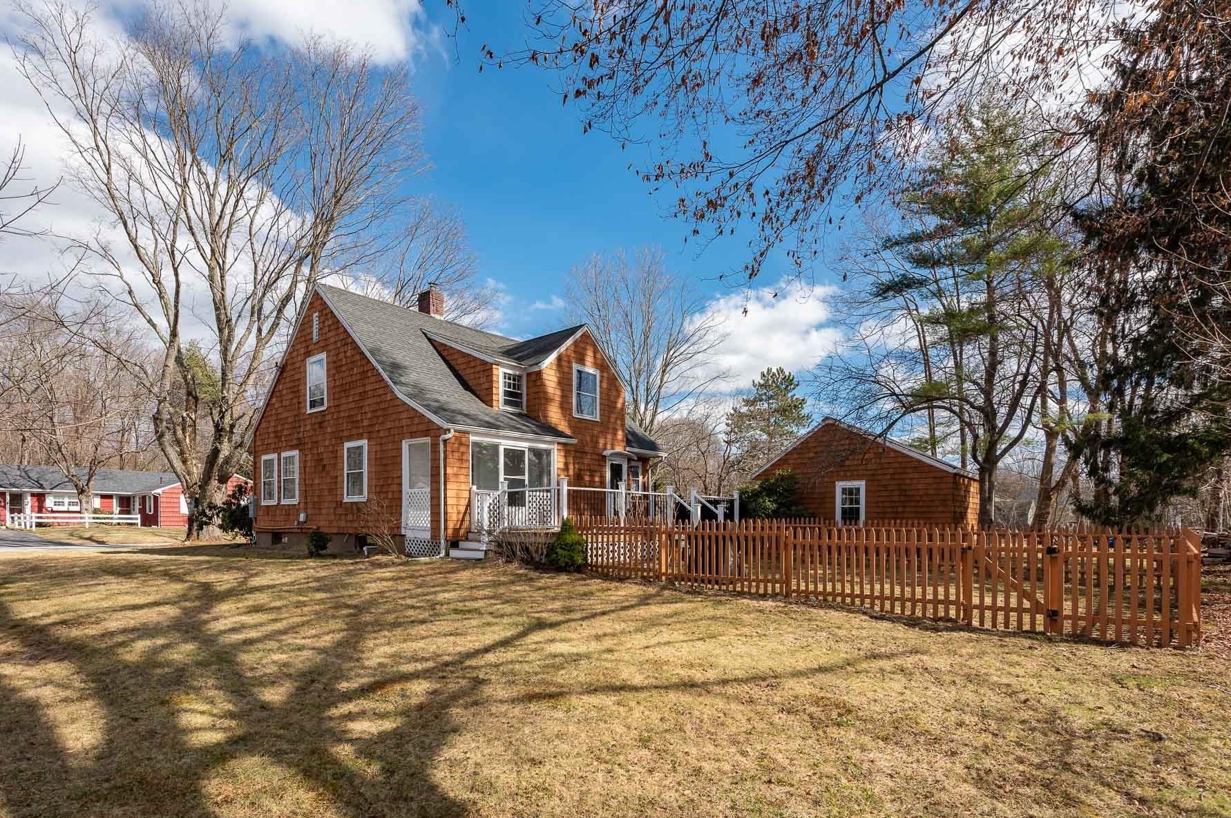 5 Longmeadow Rd, Dover NH  03820-4210 exterior