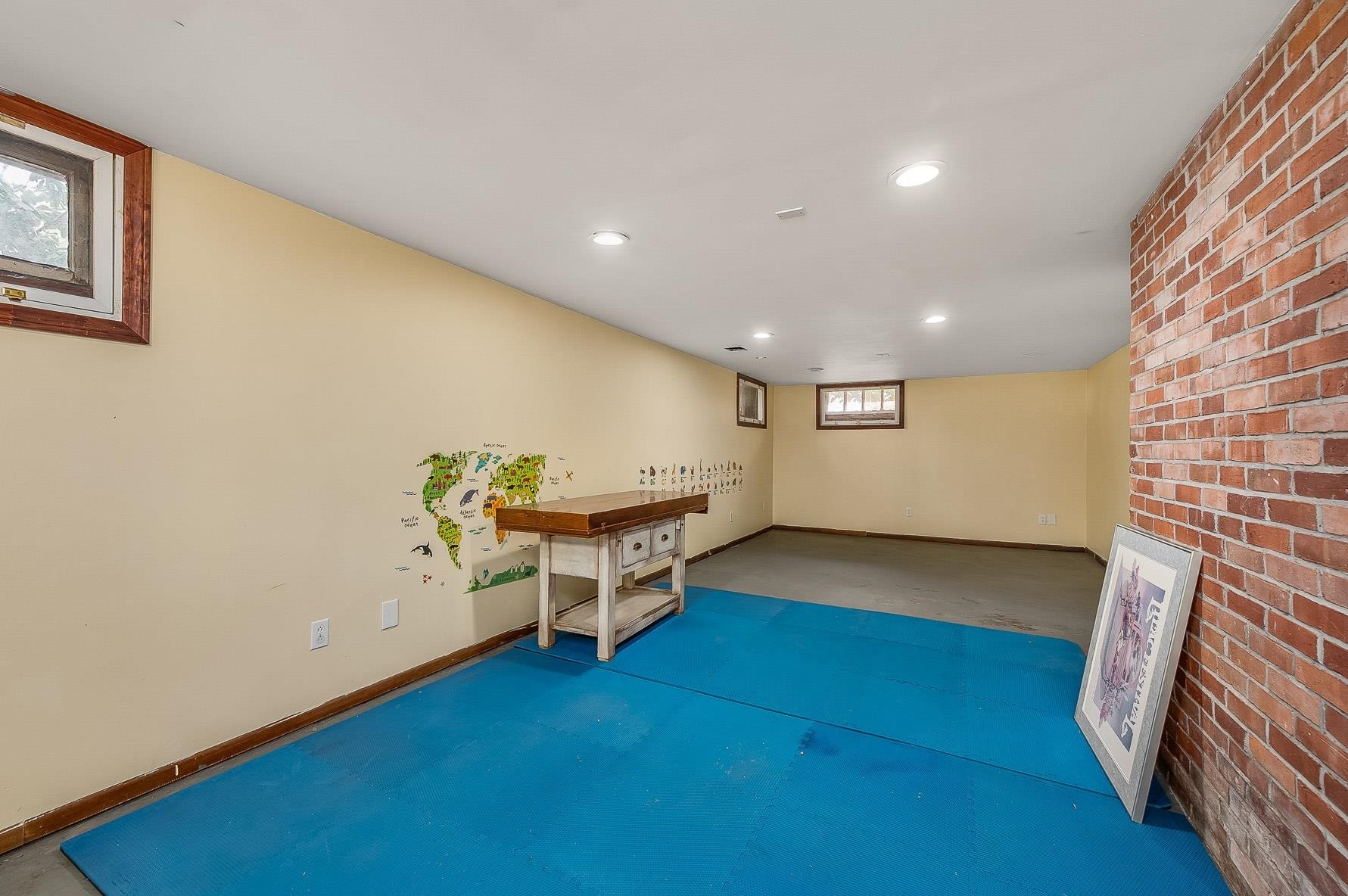 5 Longmeadow Rd, Dover NH  03820-4210 exterior