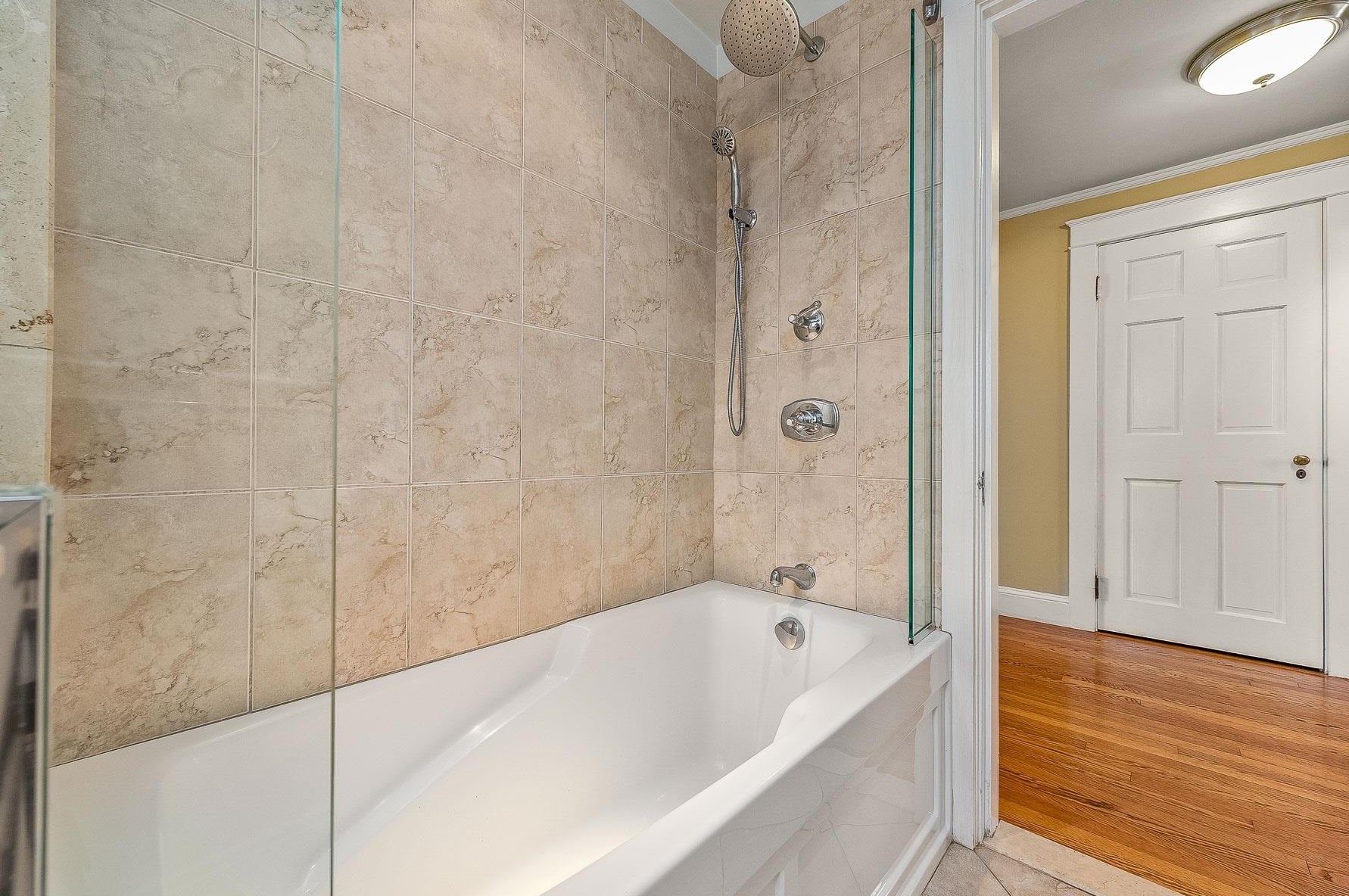 5 Longmeadow Rd, Dover NH  03820-4210 exterior