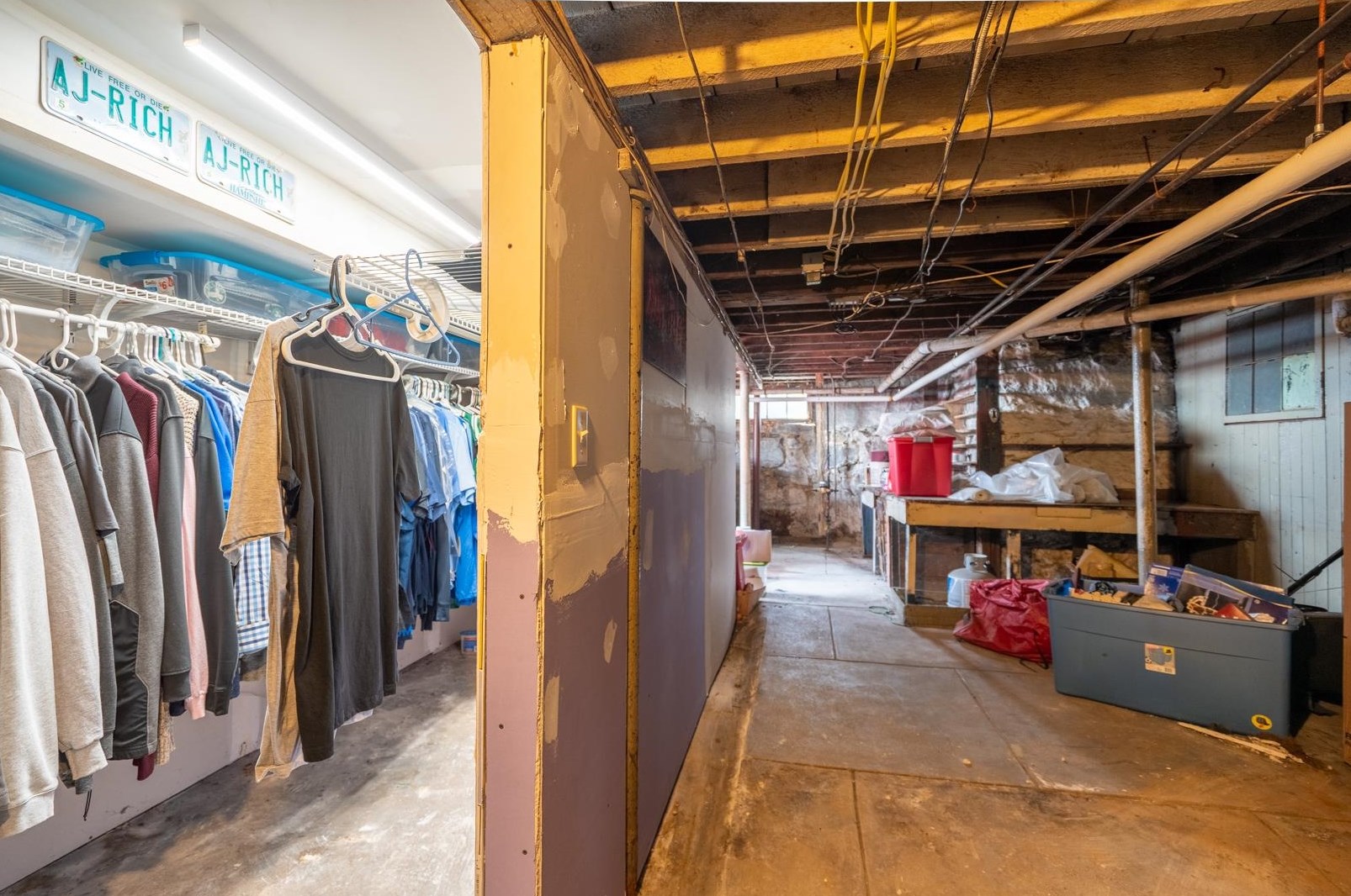 297 Taylor St, Manchester NH  03103-3835 exterior