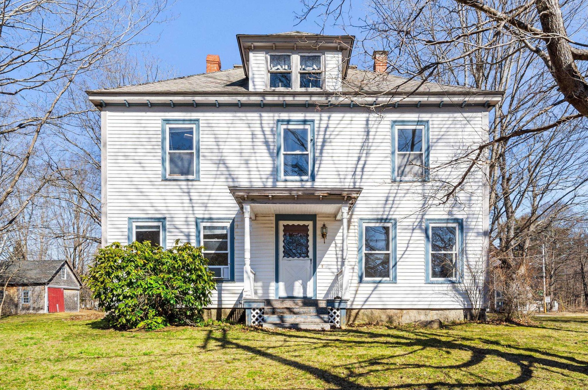 38 Main St, Newton NH  03858-3304 exterior